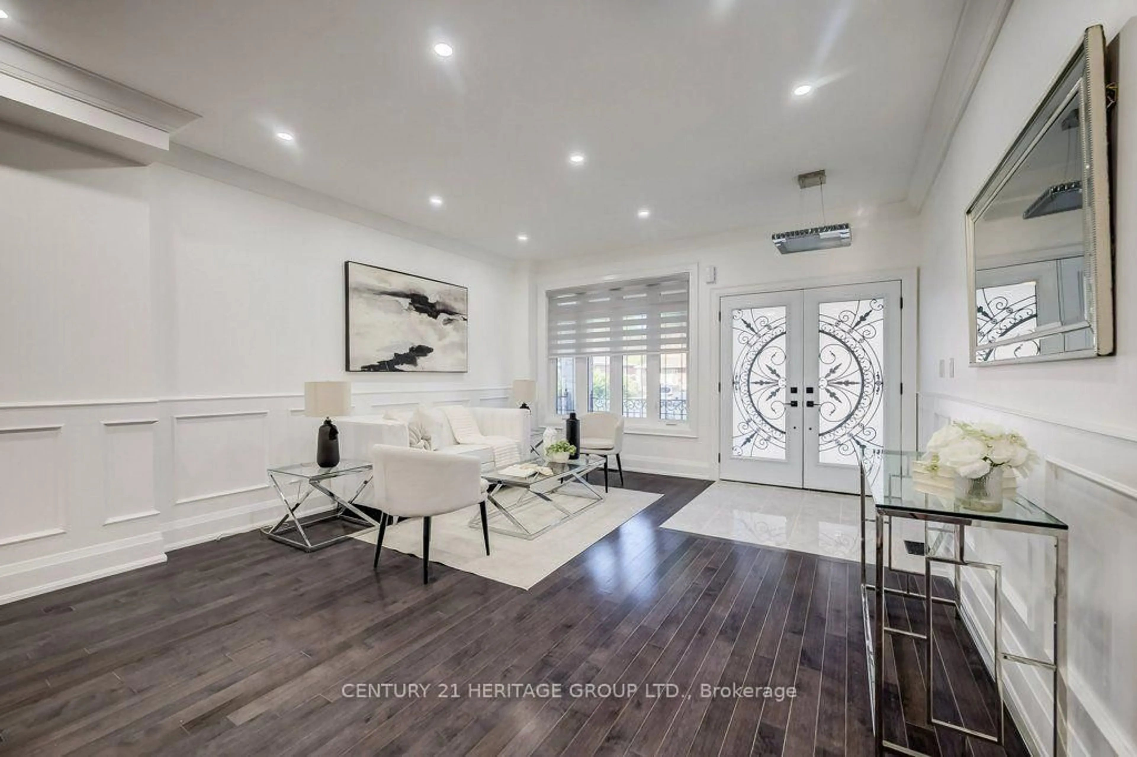 Indoor entryway for 287 Kennedy Rd, Toronto Ontario M1N 3P6
