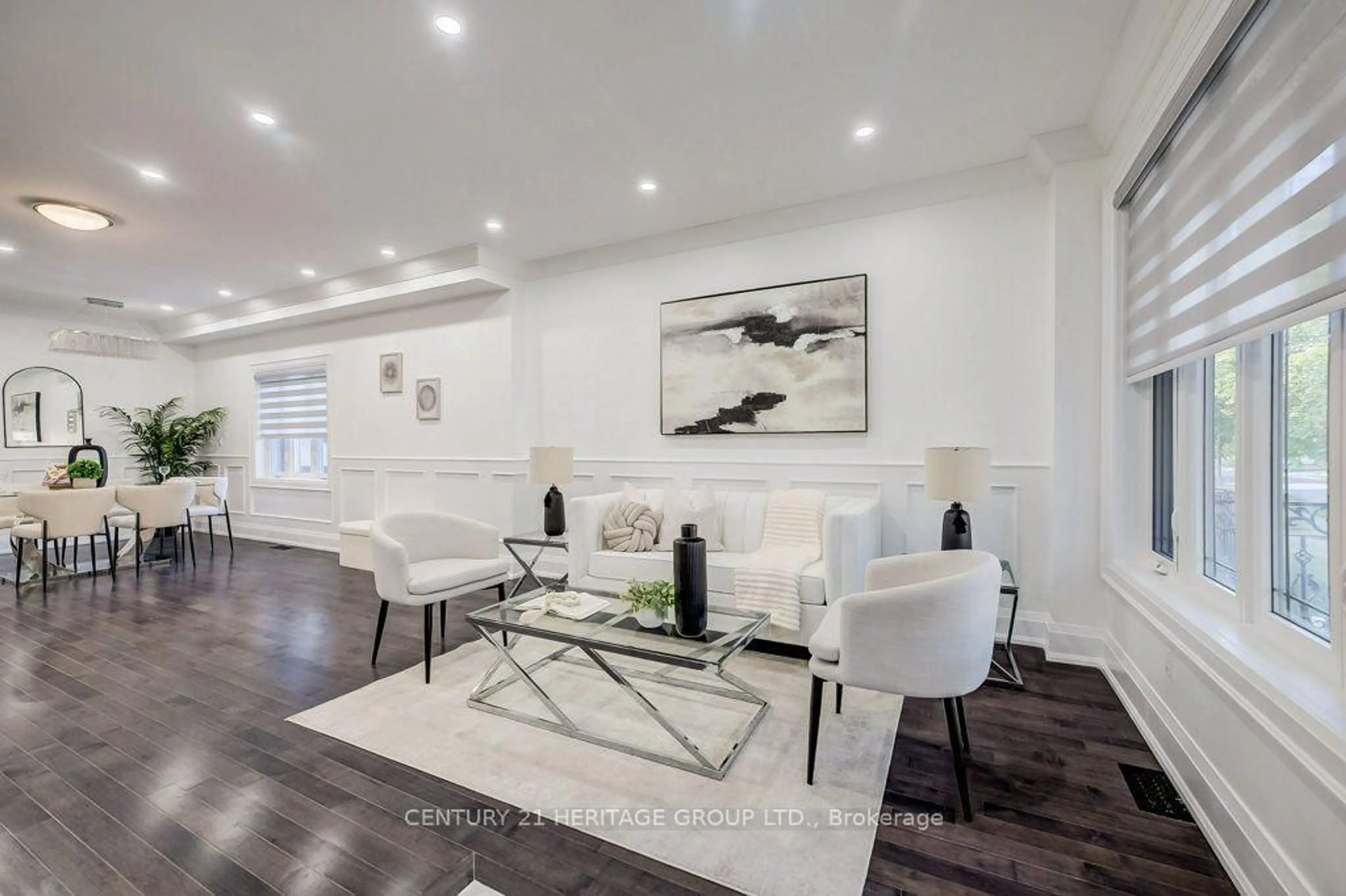 Living room with furniture, unknown for 287 Kennedy Rd, Toronto Ontario M1N 3P6