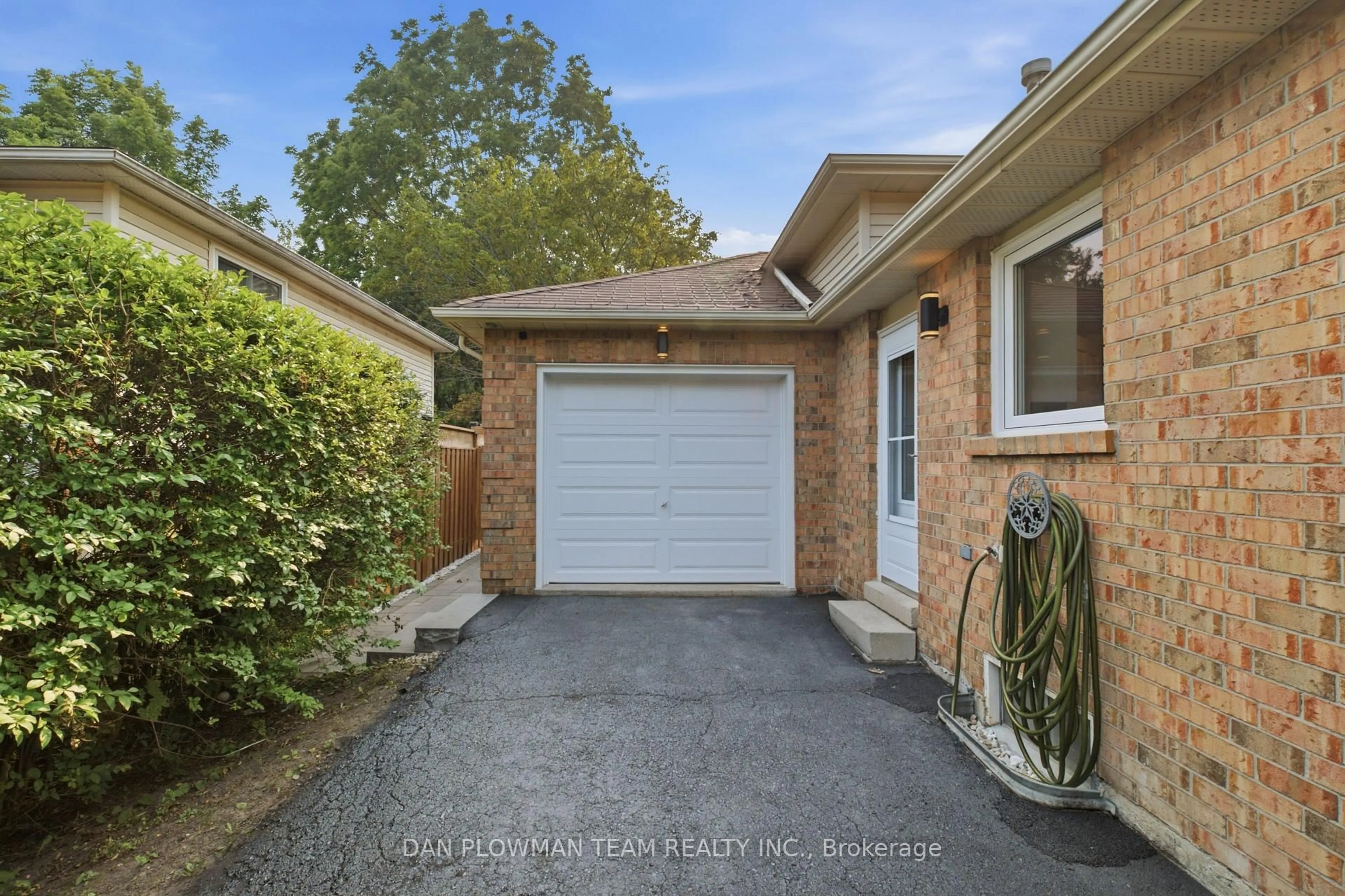 Unknown for 71 Prout Dr, Clarington Ontario L1C 4C7