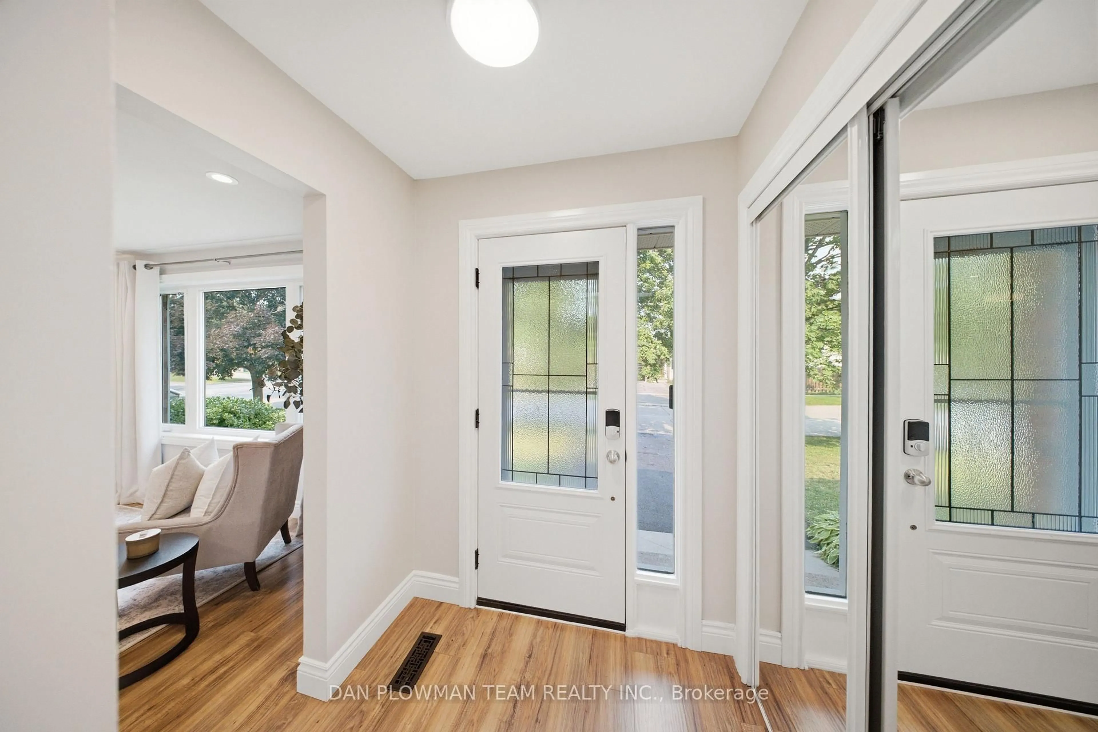Indoor entryway for 71 Prout Dr, Clarington Ontario L1C 4C7