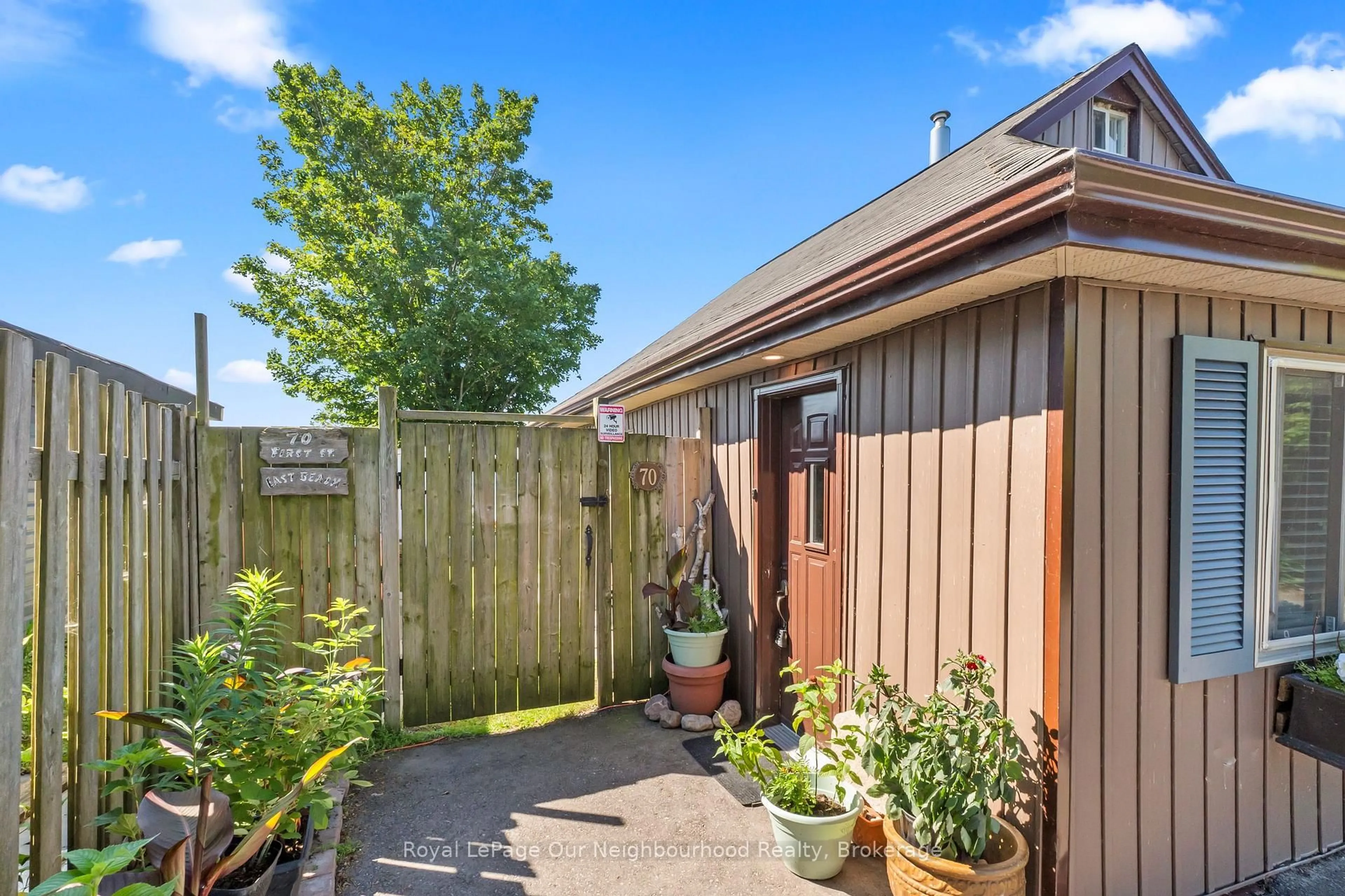 Patio, street for 70 East Beach Rd, Clarington Ontario L1C 3K3