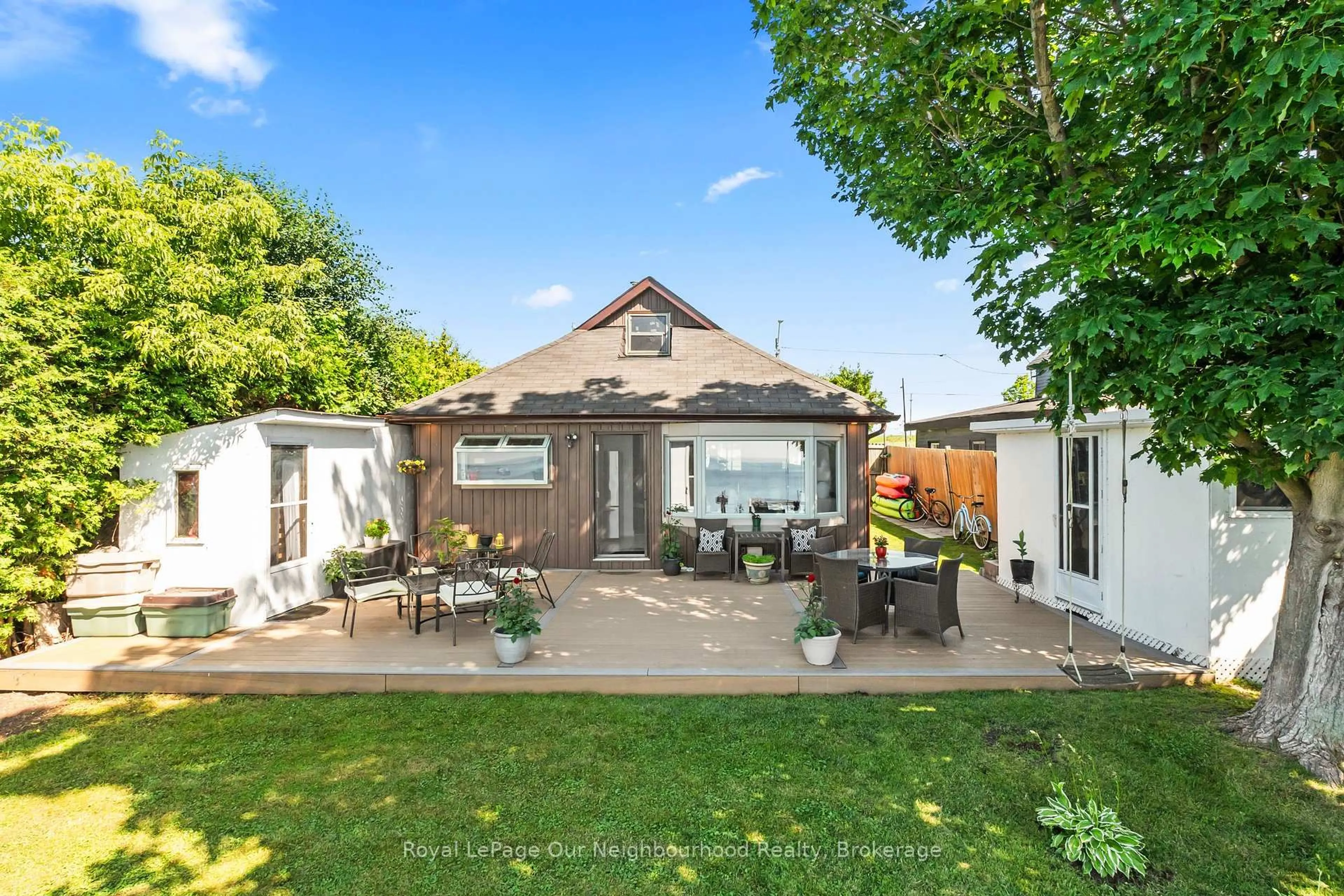 A pic from outside/outdoor area/front of a property/back of a property/a pic from drone, unknown for 70 East Beach Rd, Clarington Ontario L1C 3K3