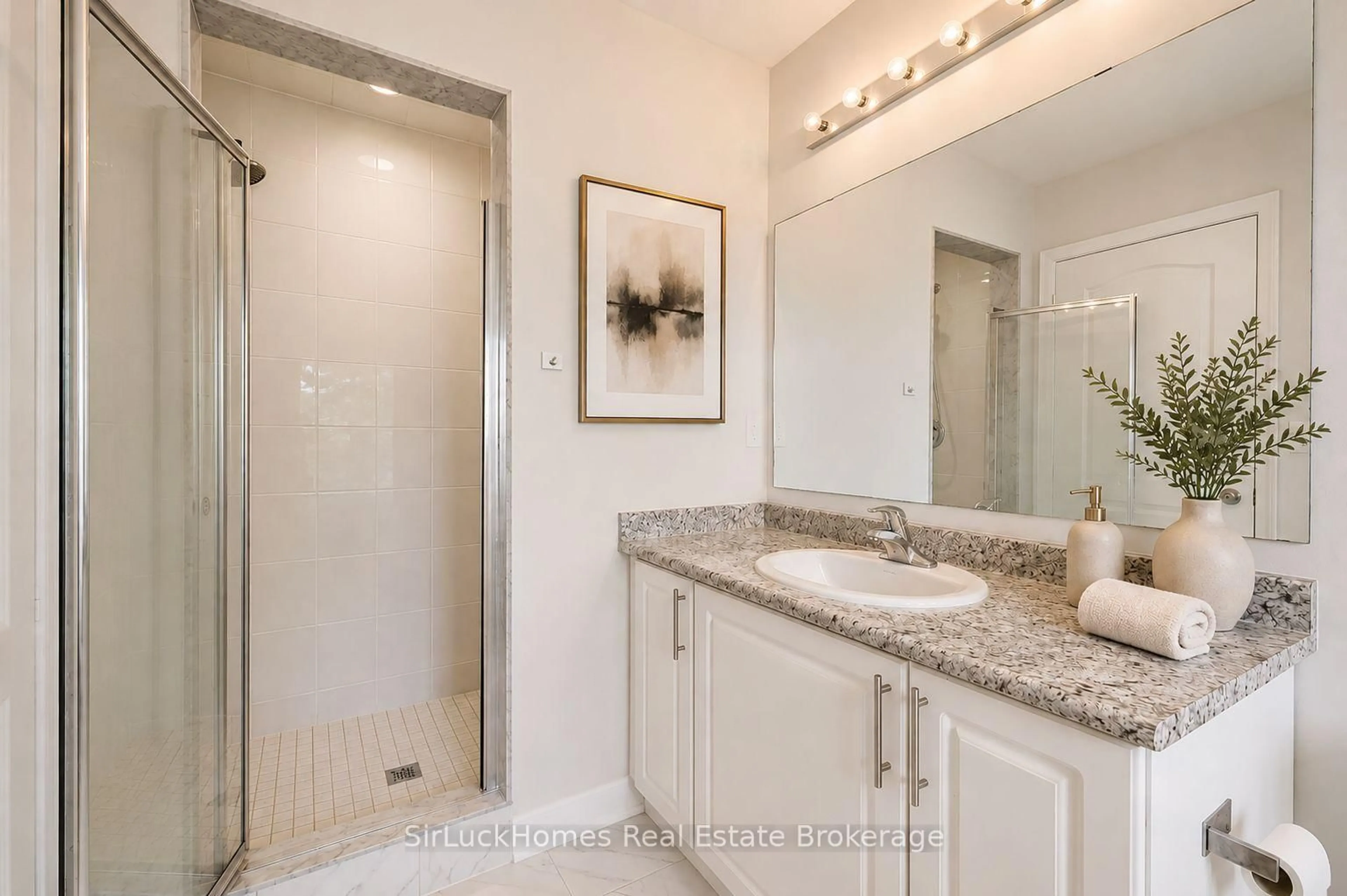 Standard bathroom, ceramic/tile floor for 906 Kicking Horse Path, Oshawa Ontario L1J 0B4