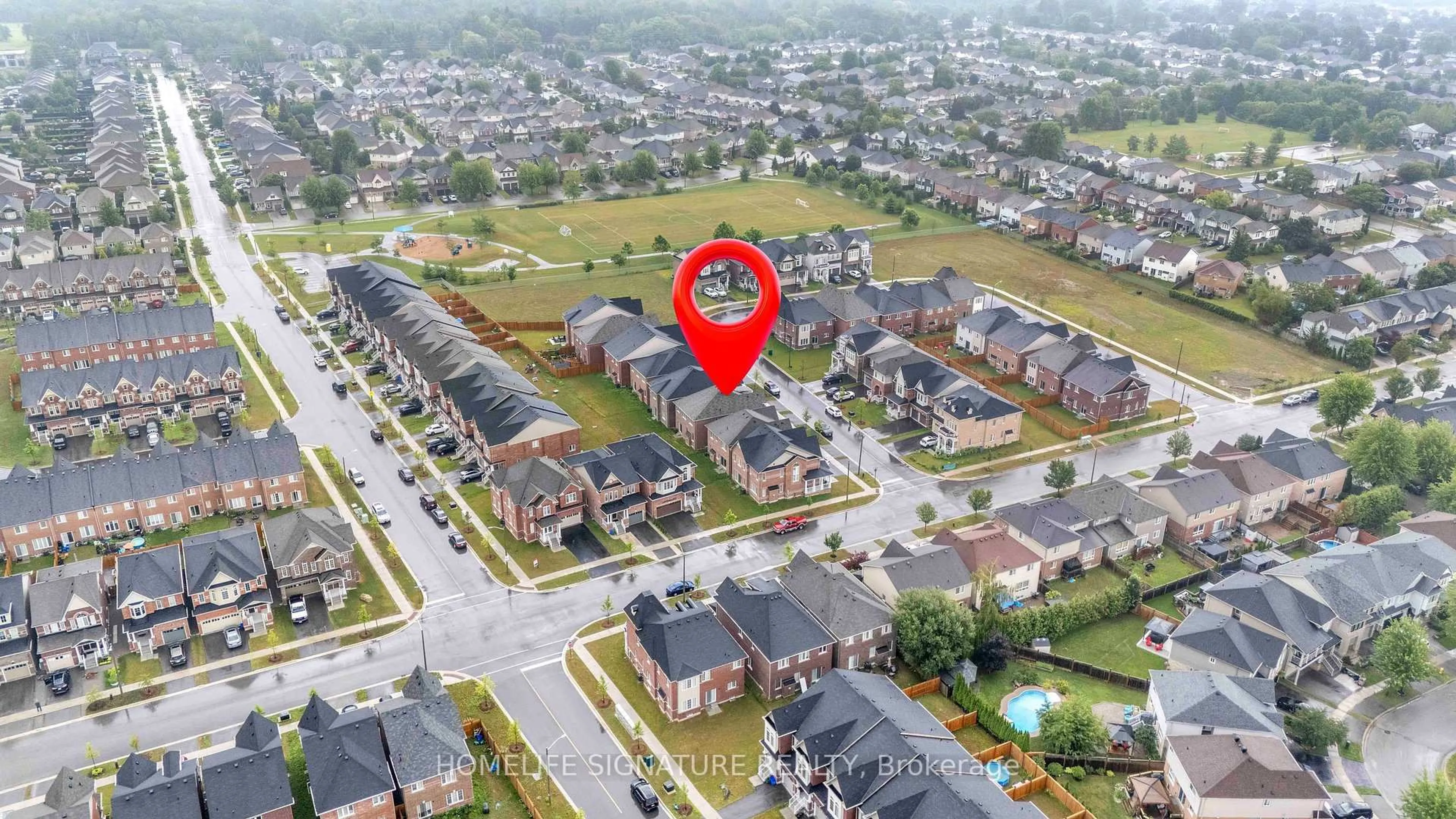 A pic from outside/outdoor area/front of a property/back of a property/a pic from drone, street for 1211 Drinkle Cres, Oshawa Ontario L1K 3G8