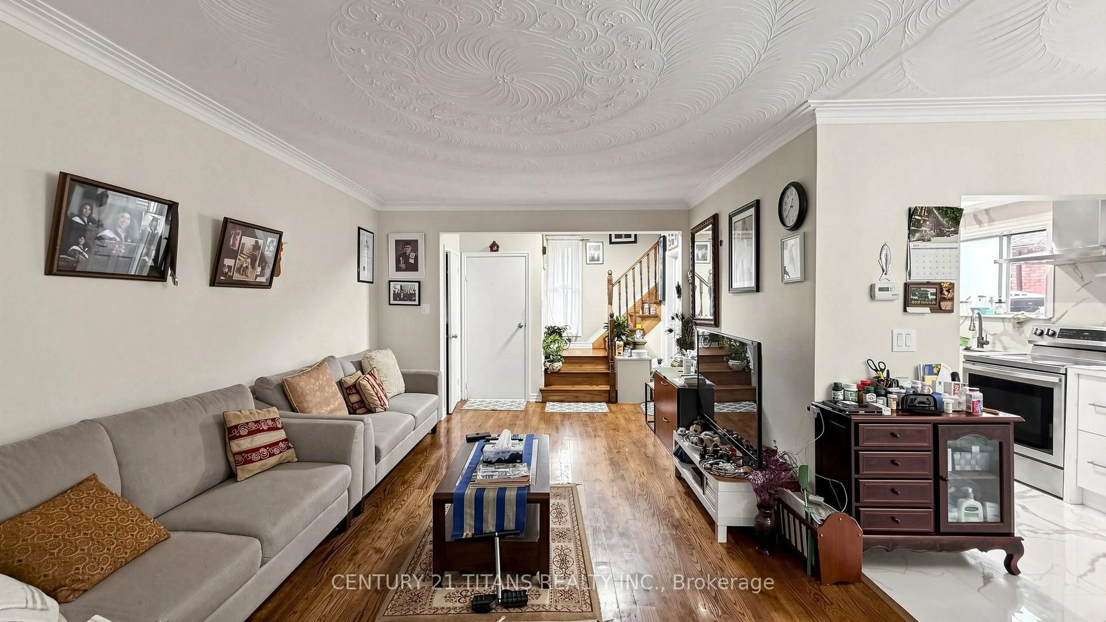 Living room with furniture, unknown for 529A Birchmount Rd, Toronto Ontario M1K 1P1