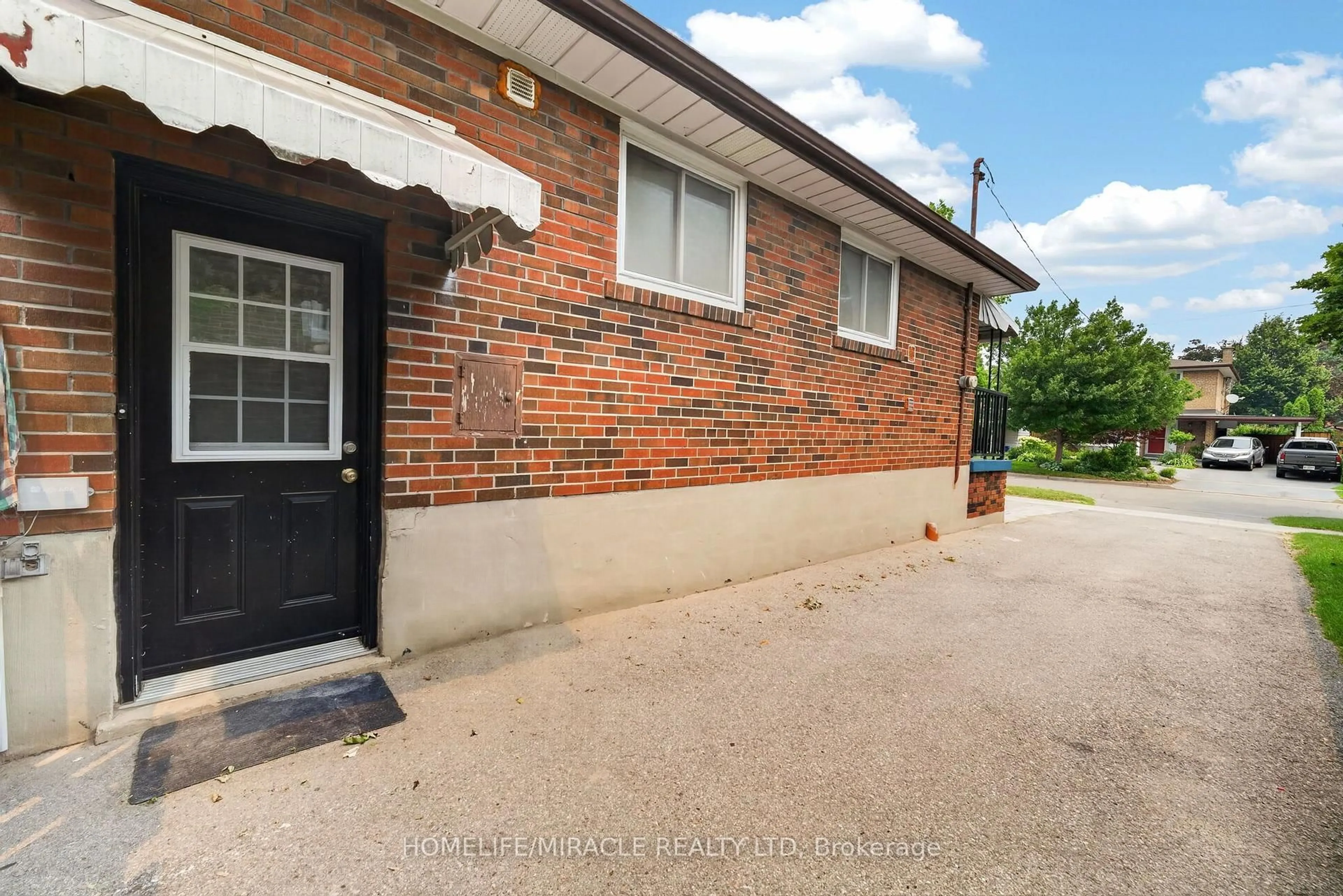 A pic from outside/outdoor area/front of a property/back of a property/a pic from drone, street for 14 Marlena Dr, Toronto Ontario M1E 2Z1