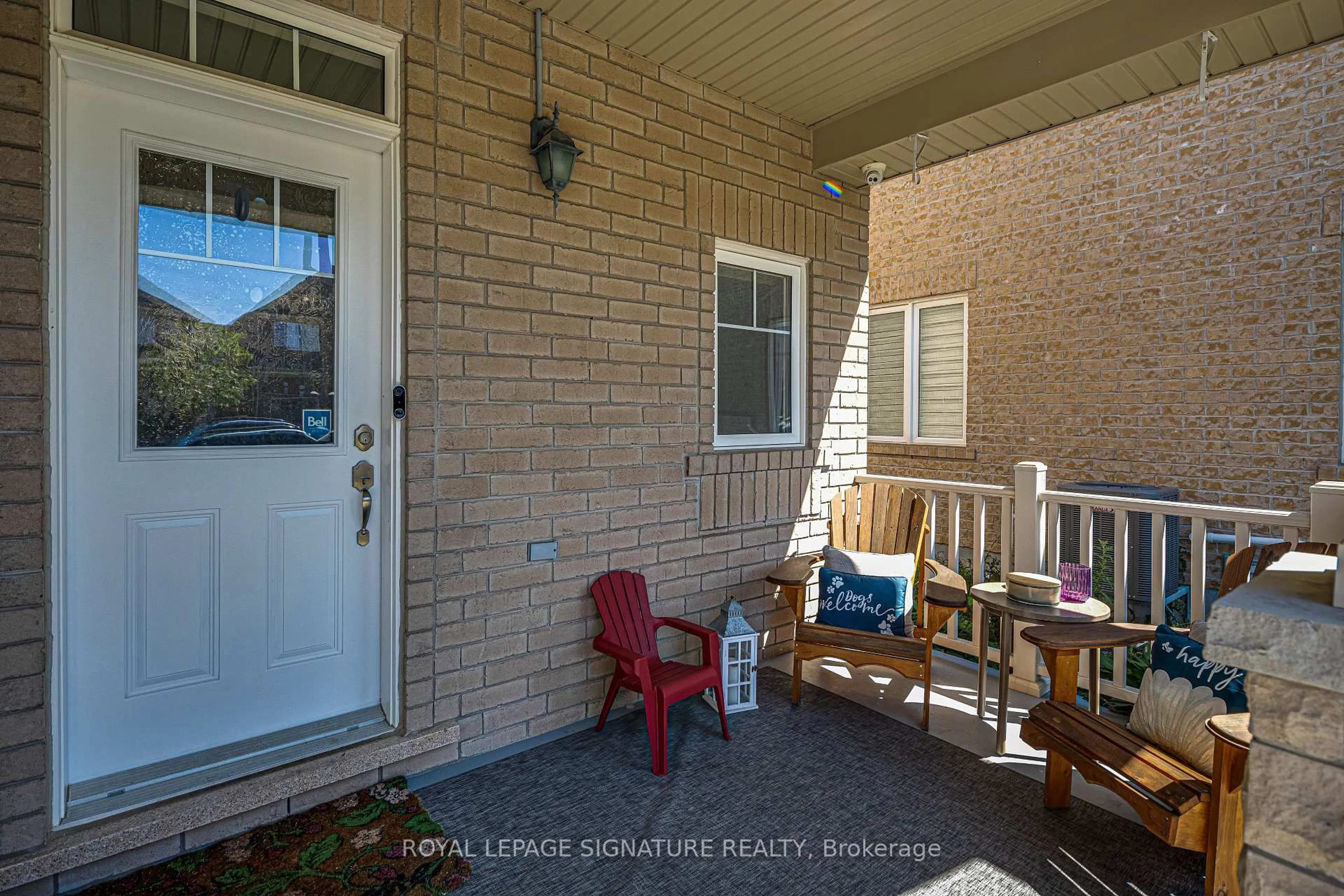 Indoor entryway for 1832 Misthollow Dr, Pickering Ontario L1X 0A7