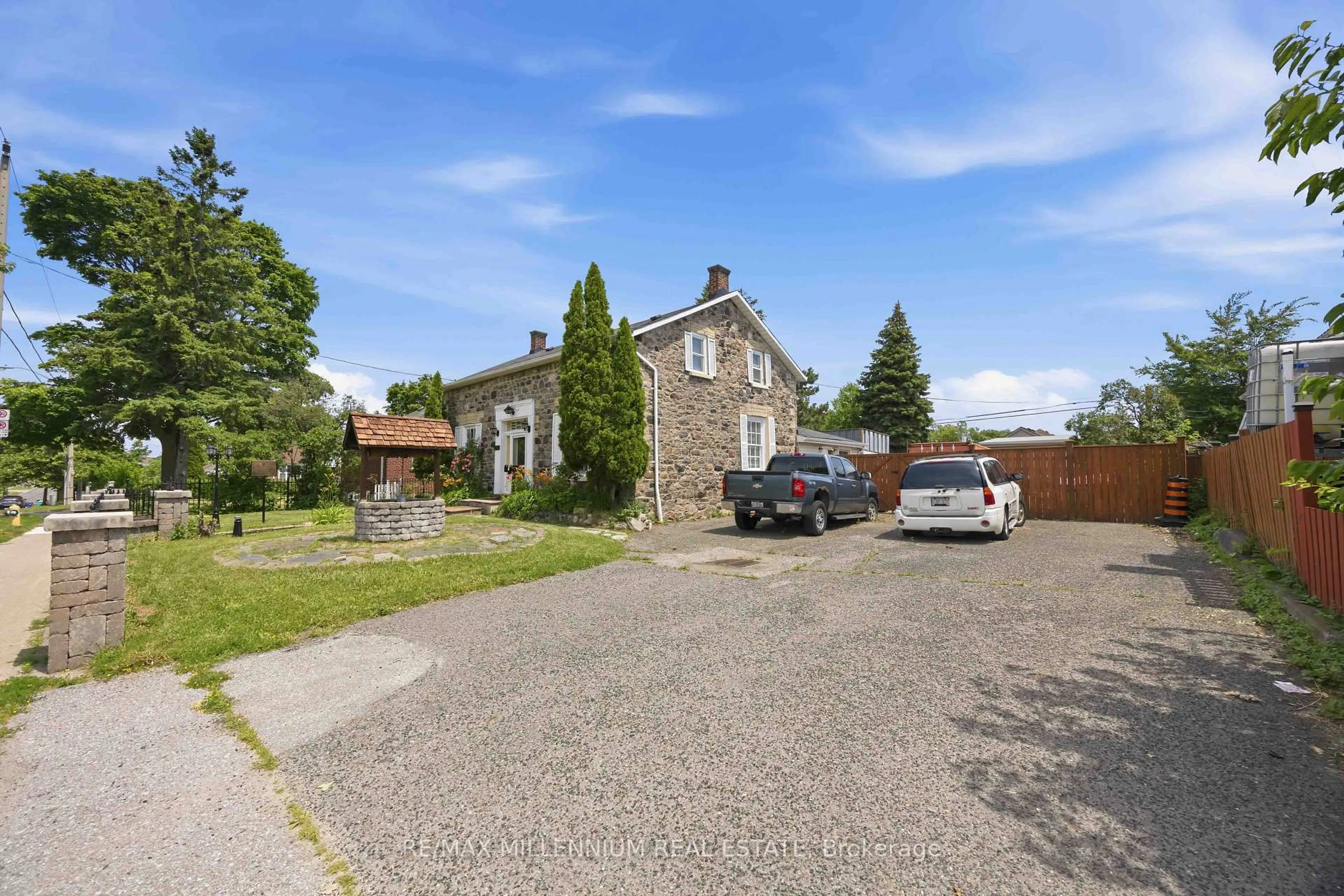 A pic from outside/outdoor area/front of a property/back of a property/a pic from drone, street for 1355 Victoria Park Ave, Toronto Ontario M4B 2L5