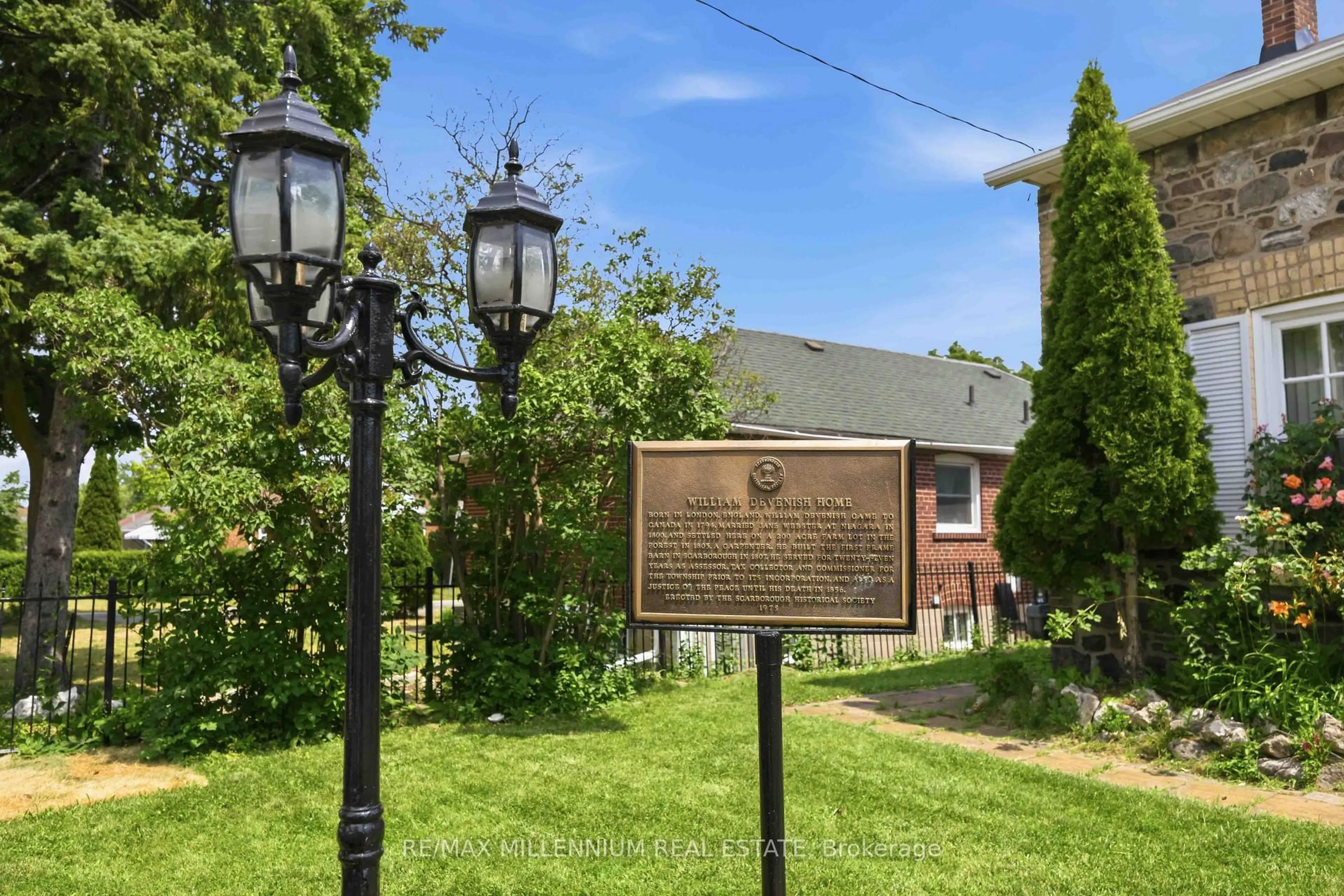 Patio, street for 1355 Victoria Park Ave, Toronto Ontario M4B 2L5