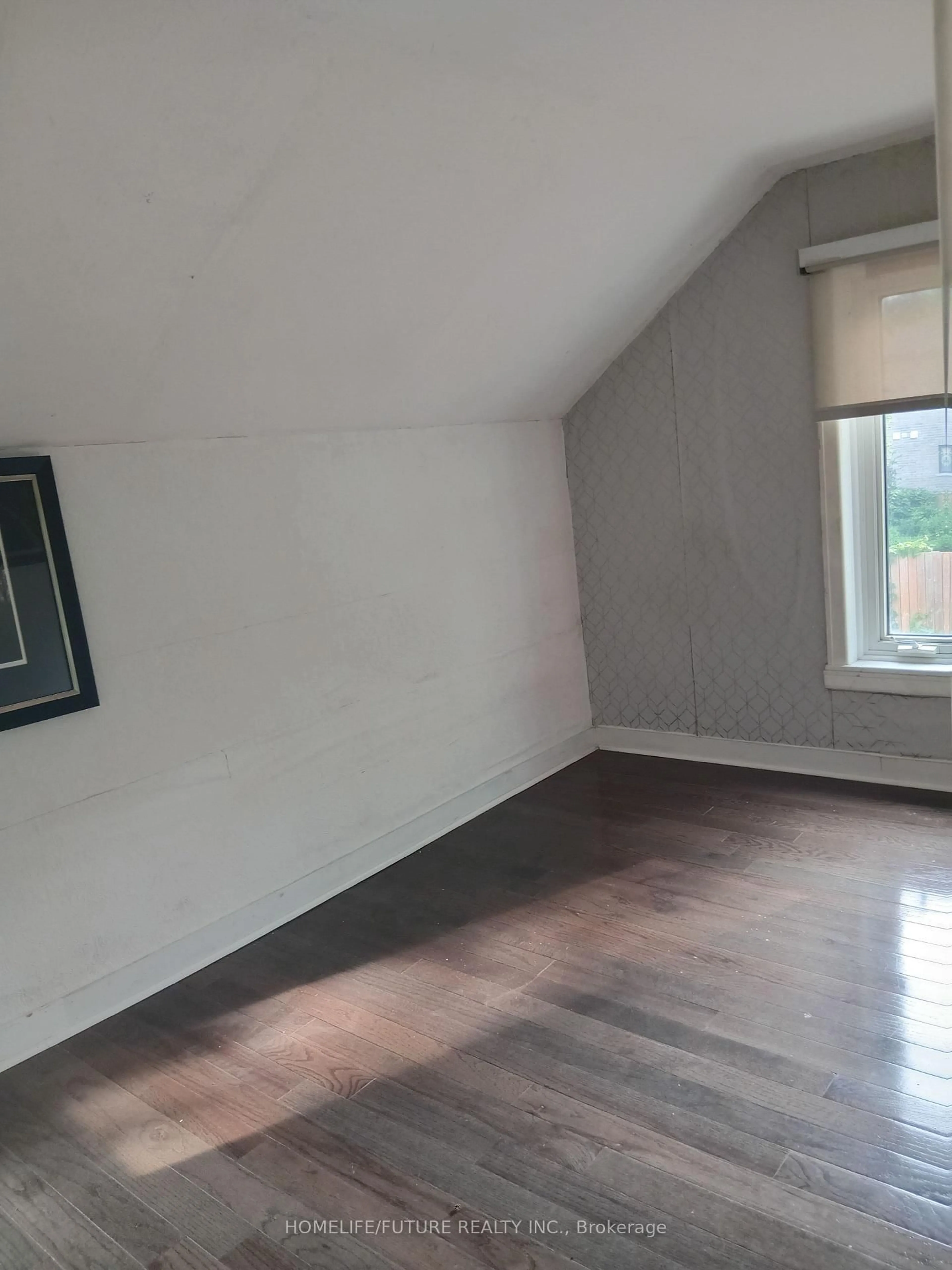 A pic of a room for 212 Court St, Oshawa Ontario L1H 4W7