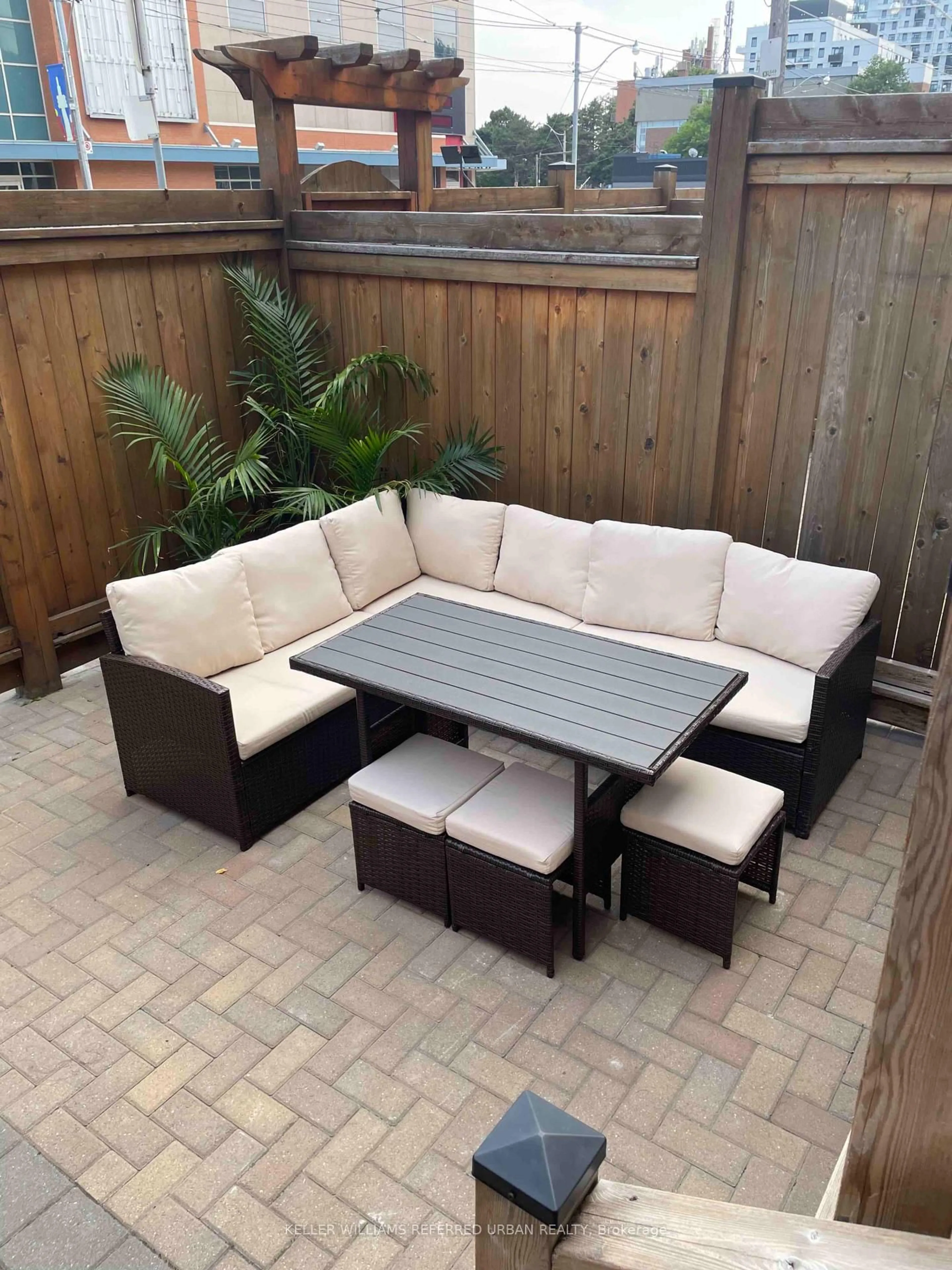 Patio, street for 1666 Queen St #22, Toronto Ontario M4L 1G3
