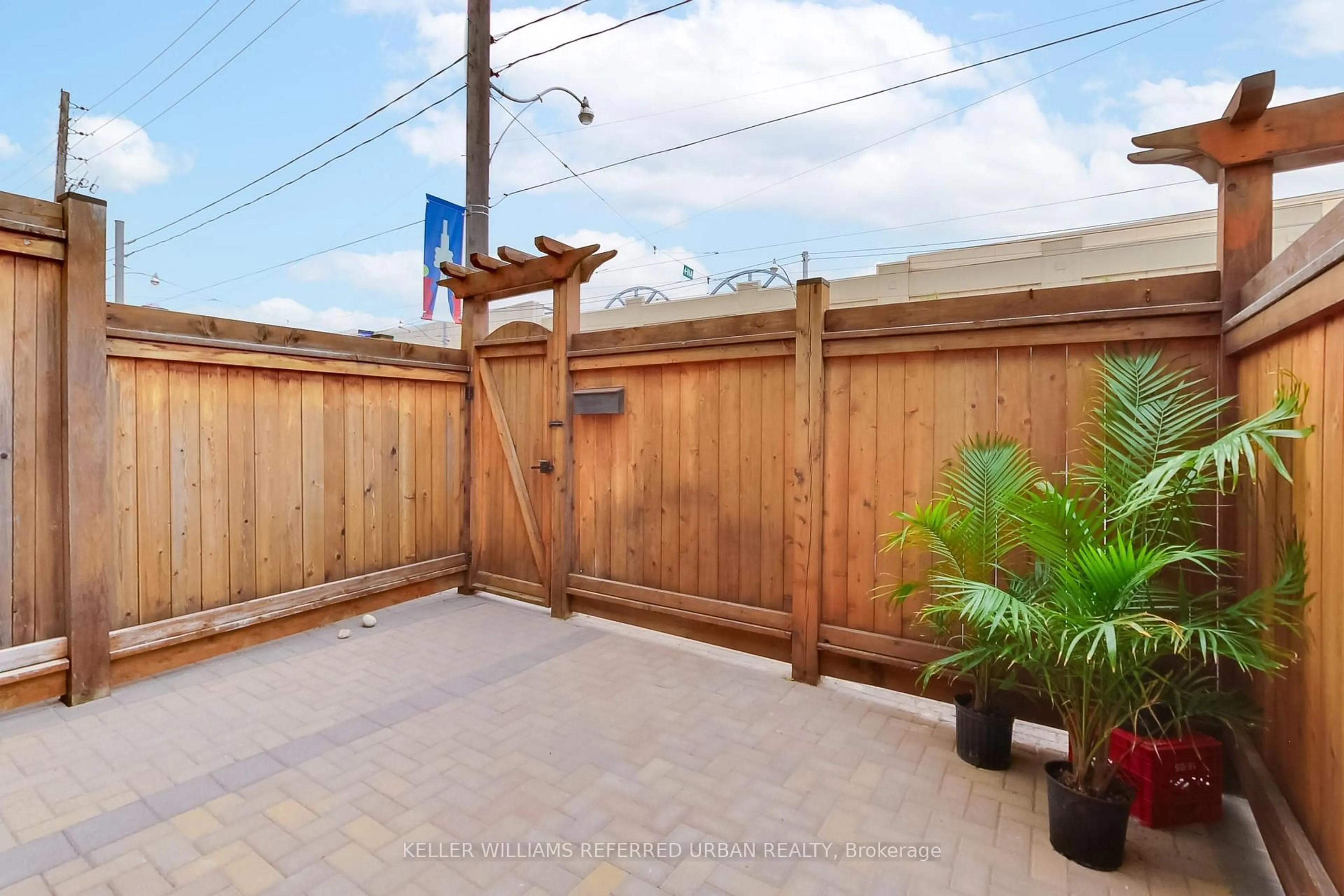 Patio, street for 1666 Queen St #22, Toronto Ontario M4L 1G3