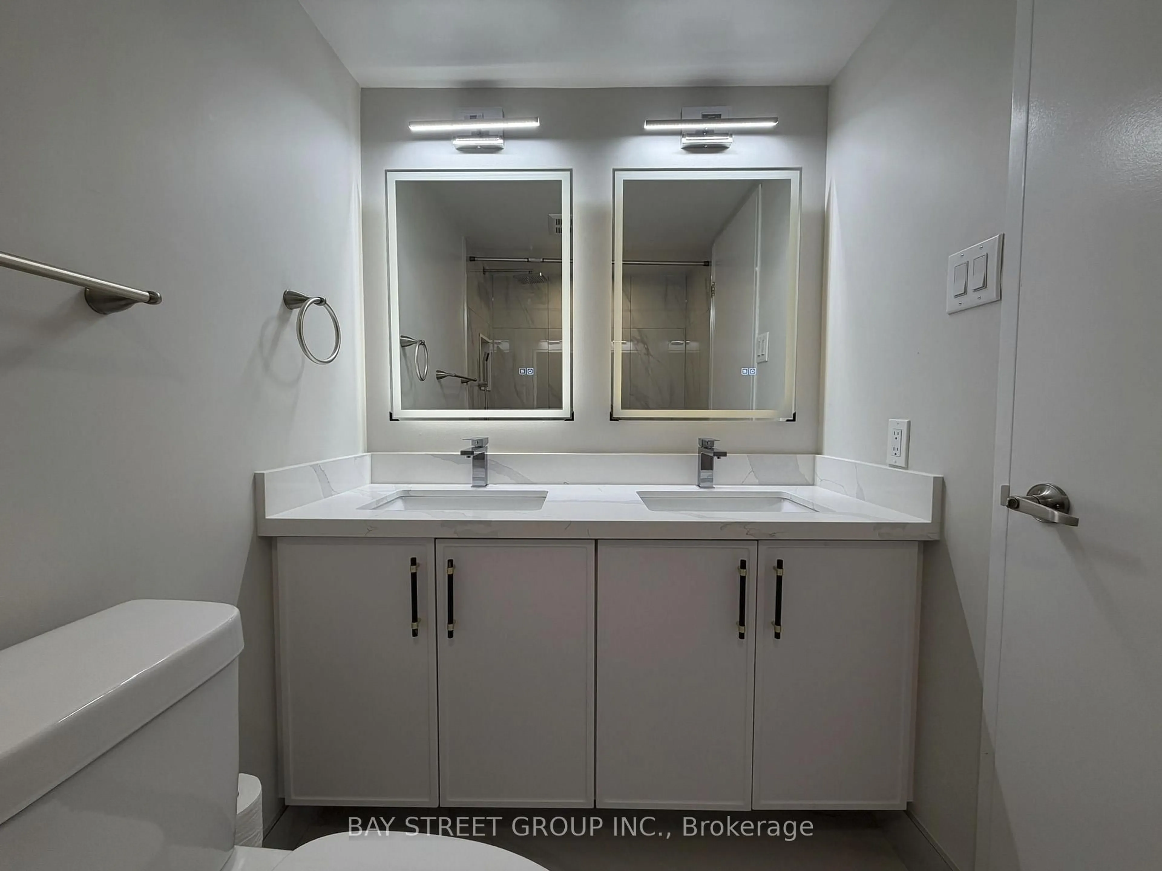 Standard bathroom, ceramic/tile floor for 300 Alton Towers Circ #807, Toronto Ontario M1V 4X9