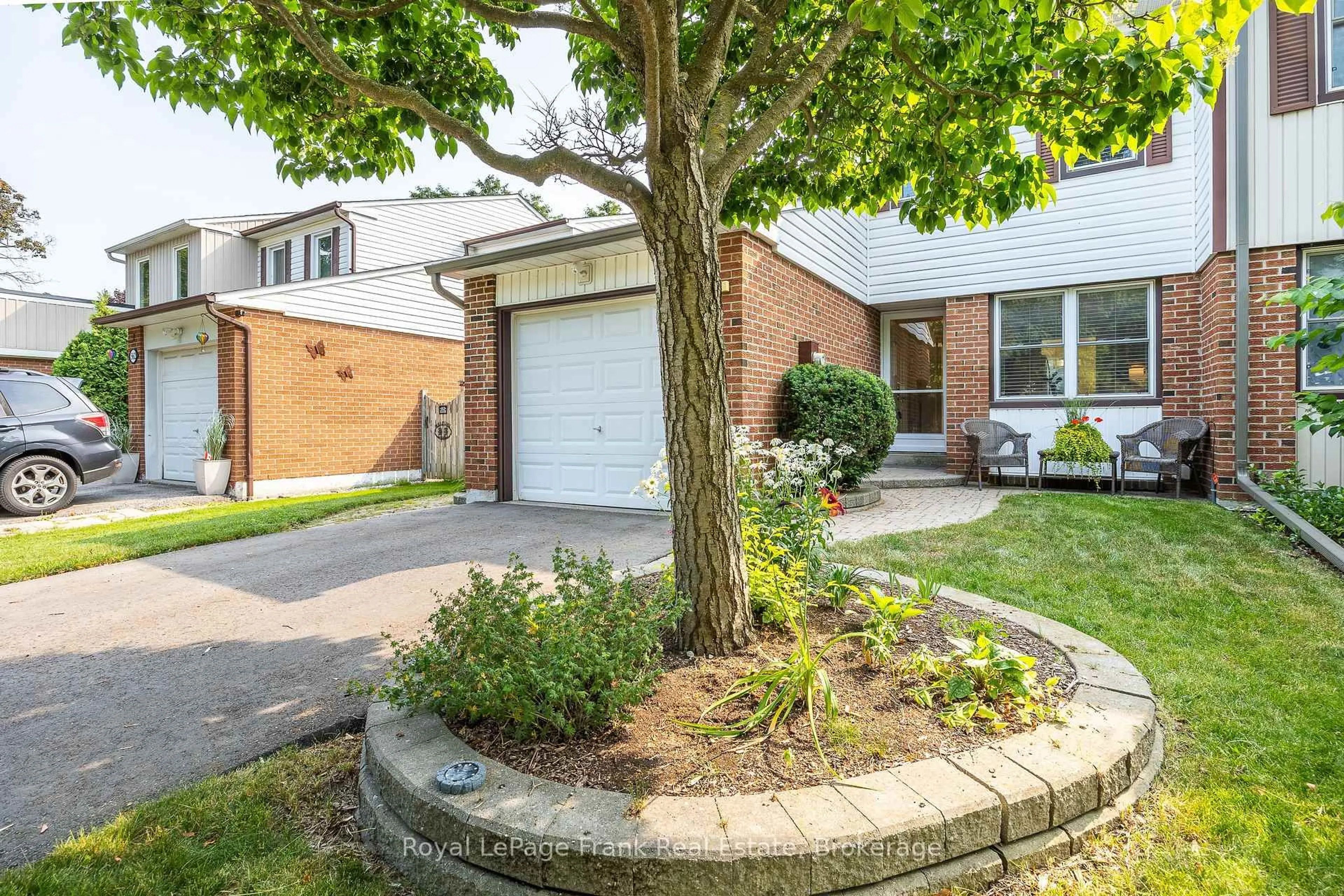 Home with brick exterior material, street for 560 Reynolds St, Whitby Ontario L1N 6H5