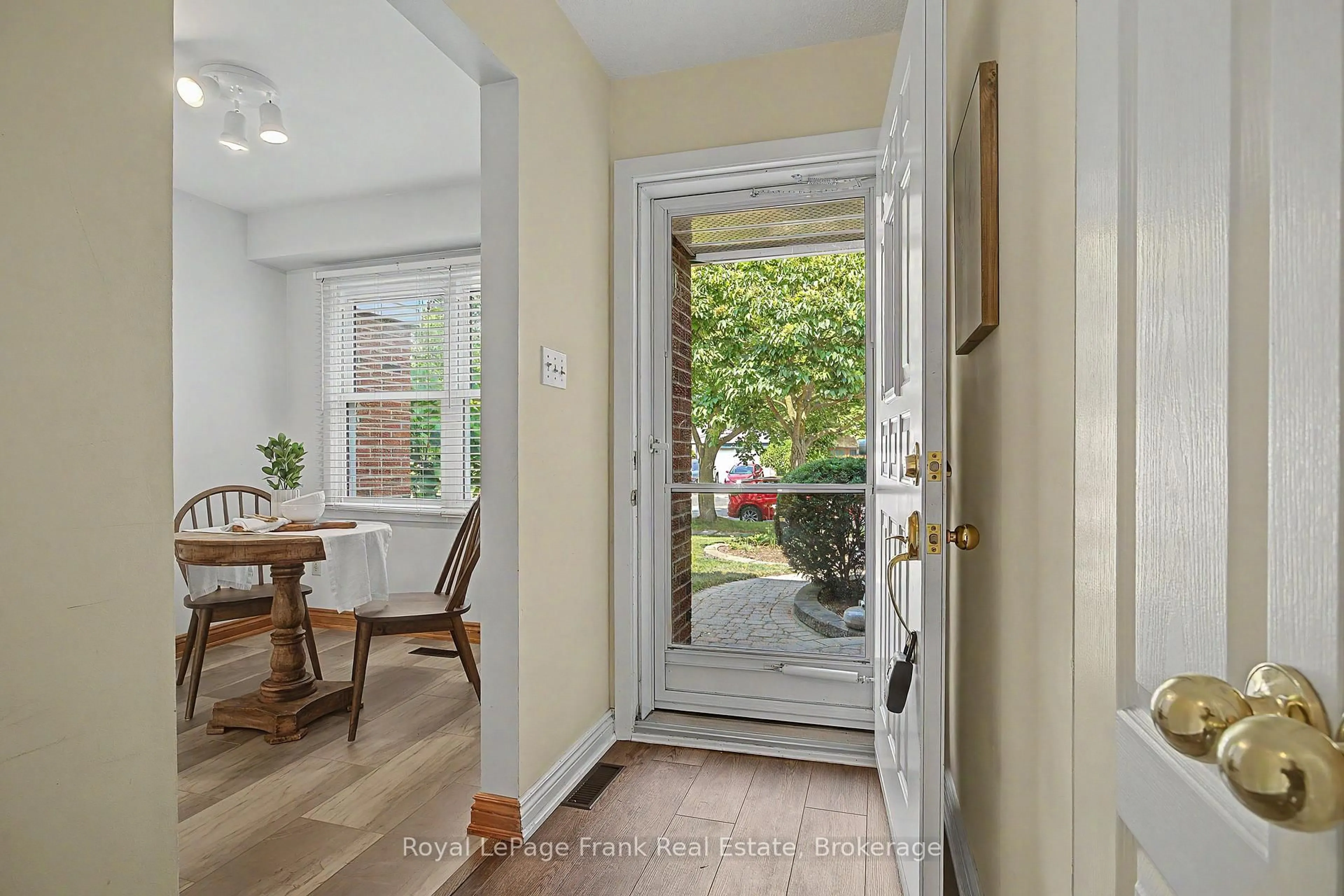 Indoor entryway for 560 Reynolds St, Whitby Ontario L1N 6H5