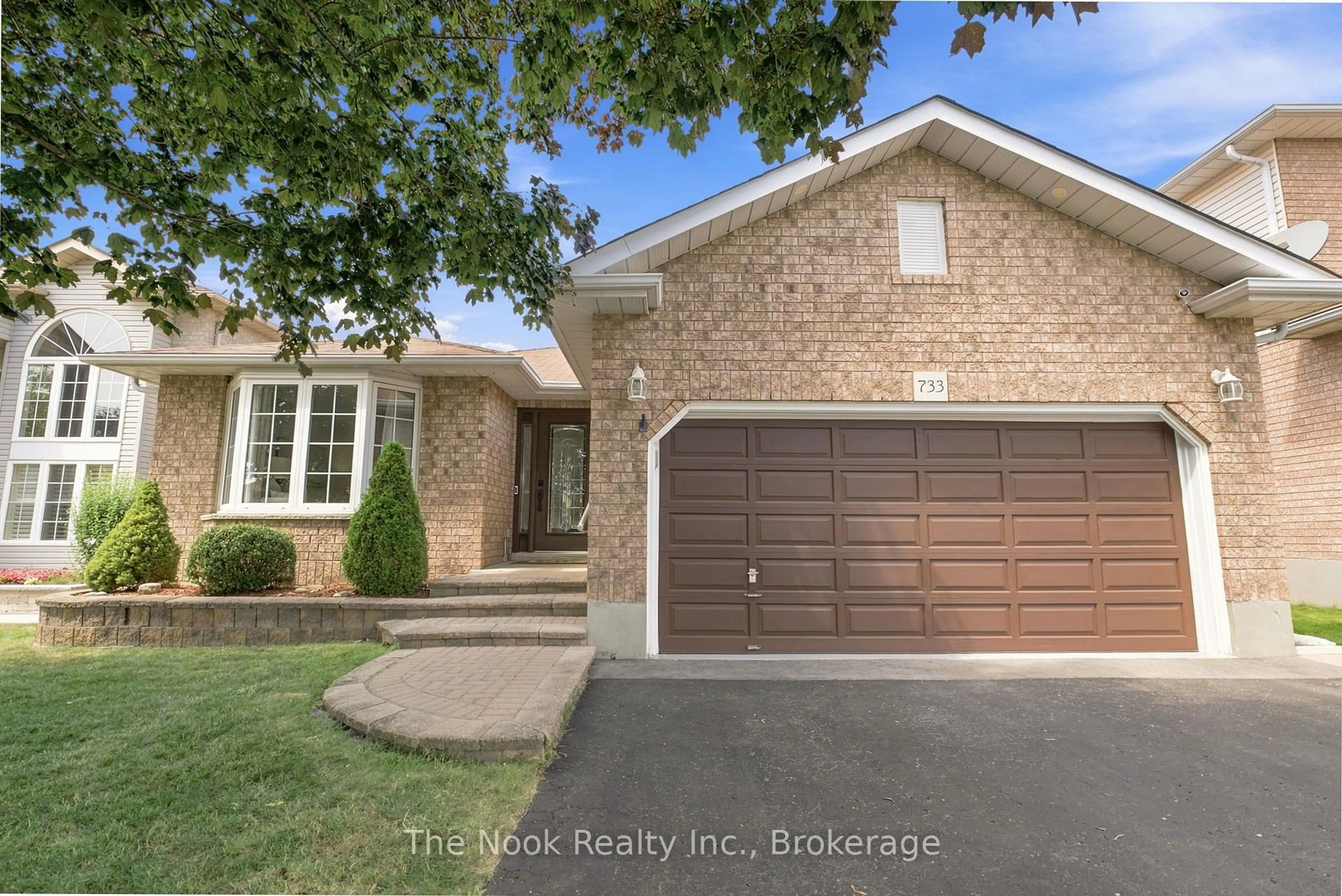 Home with brick exterior material, street for 733 Sundance Circ, Oshawa Ontario L1J 8N9