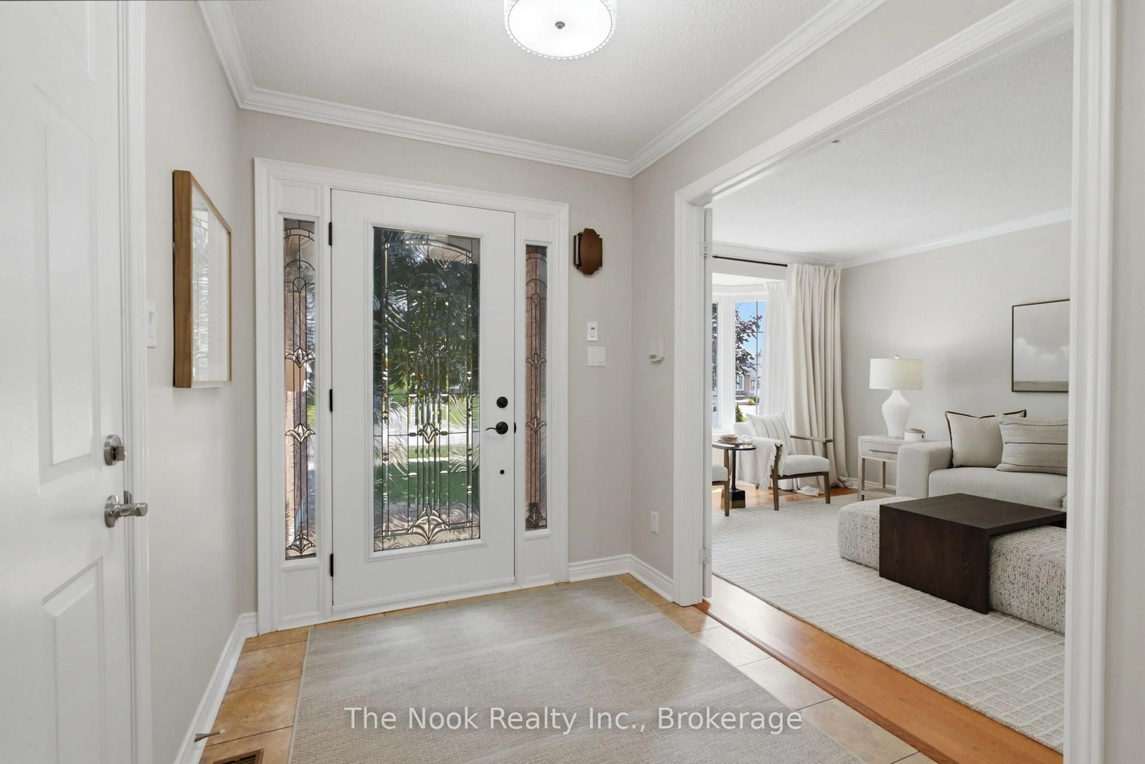 Indoor entryway for 733 Sundance Circ, Oshawa Ontario L1J 8N9