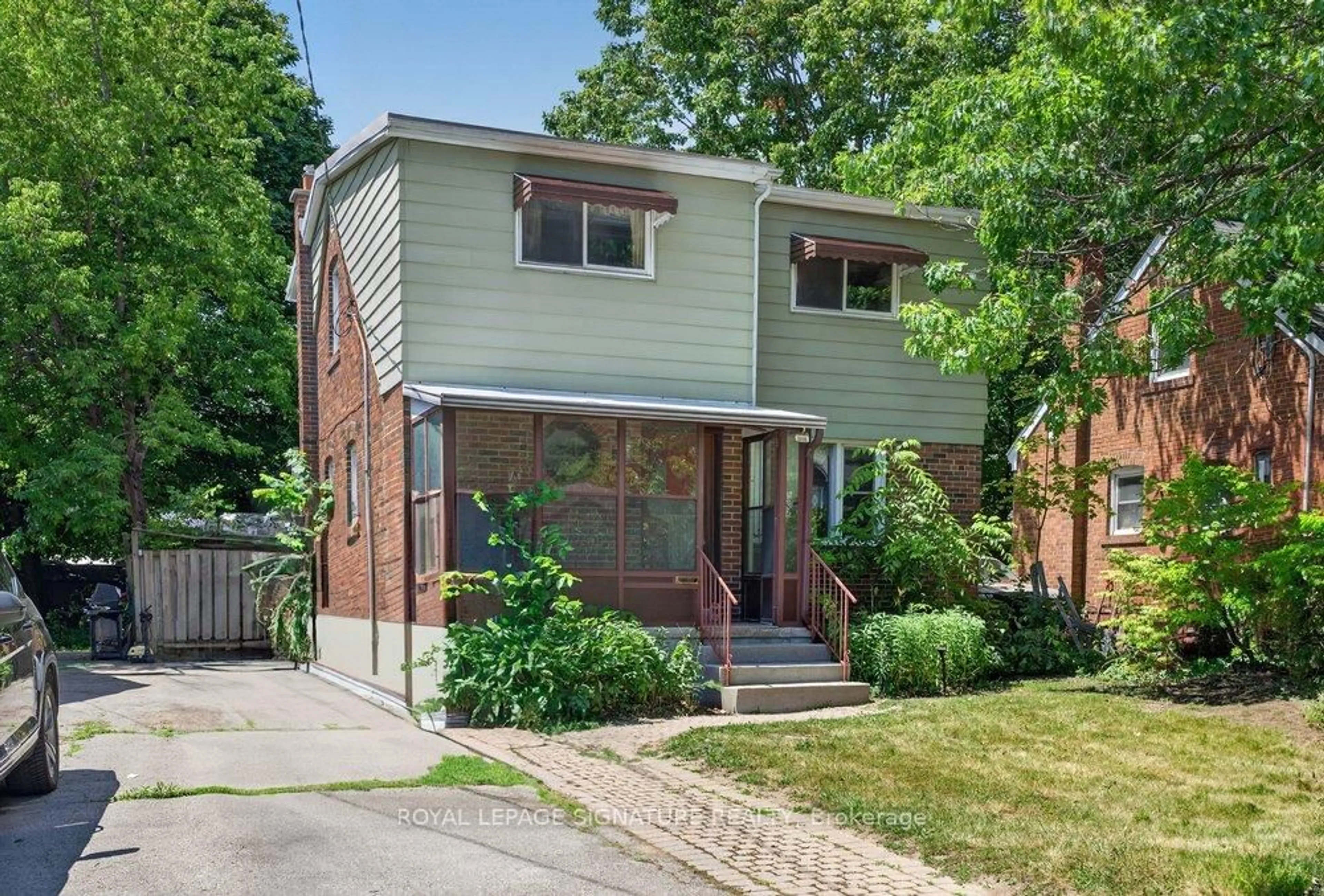 Home with brick exterior material, street for 10 Rossford Rd, Toronto Ontario M1R 4B3
