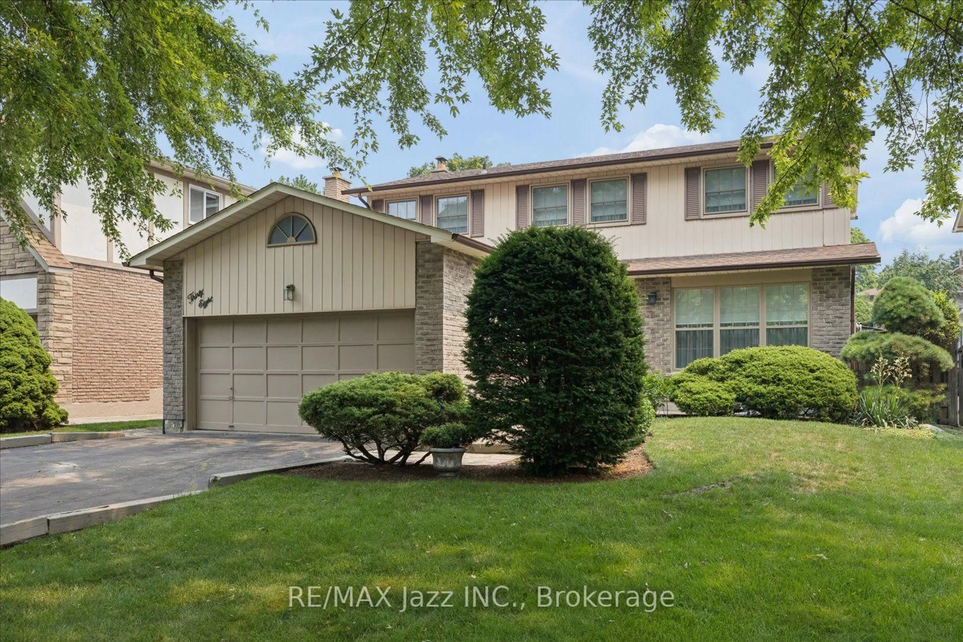 Unknown for 38 Trinity Cres, Whitby Ontario L1N 6L2