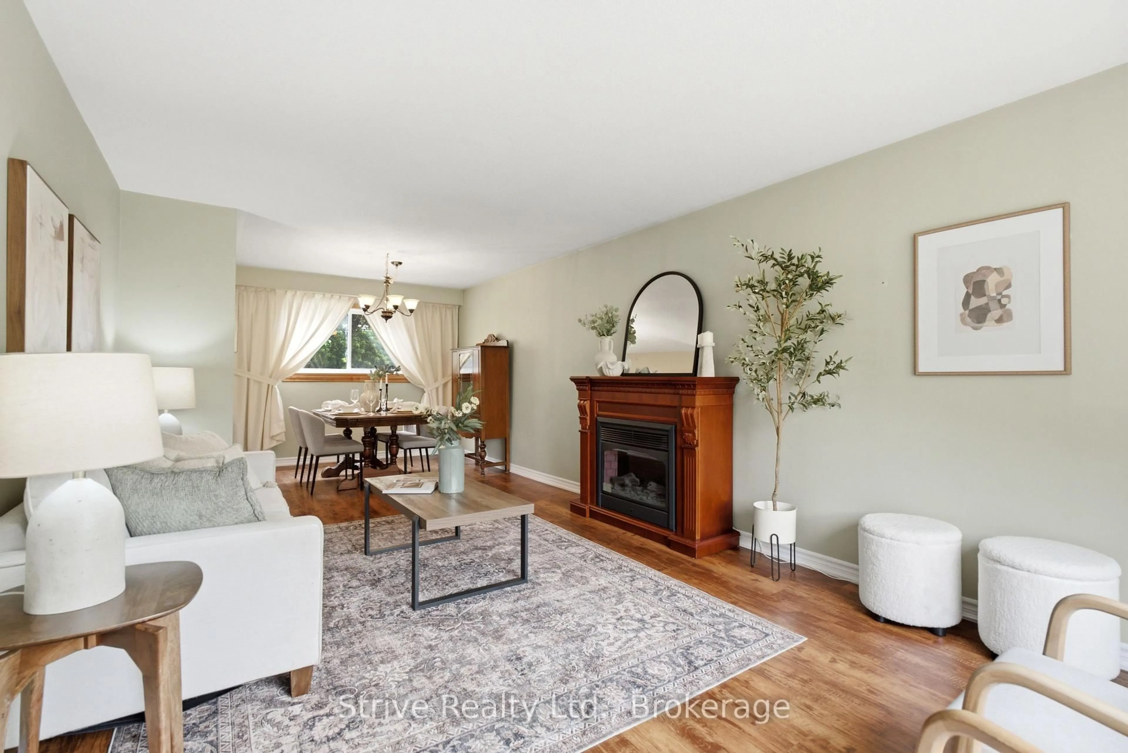 Living room with furniture, unknown for 3 Gillbank Cres, Toronto Ontario M1E 4H8