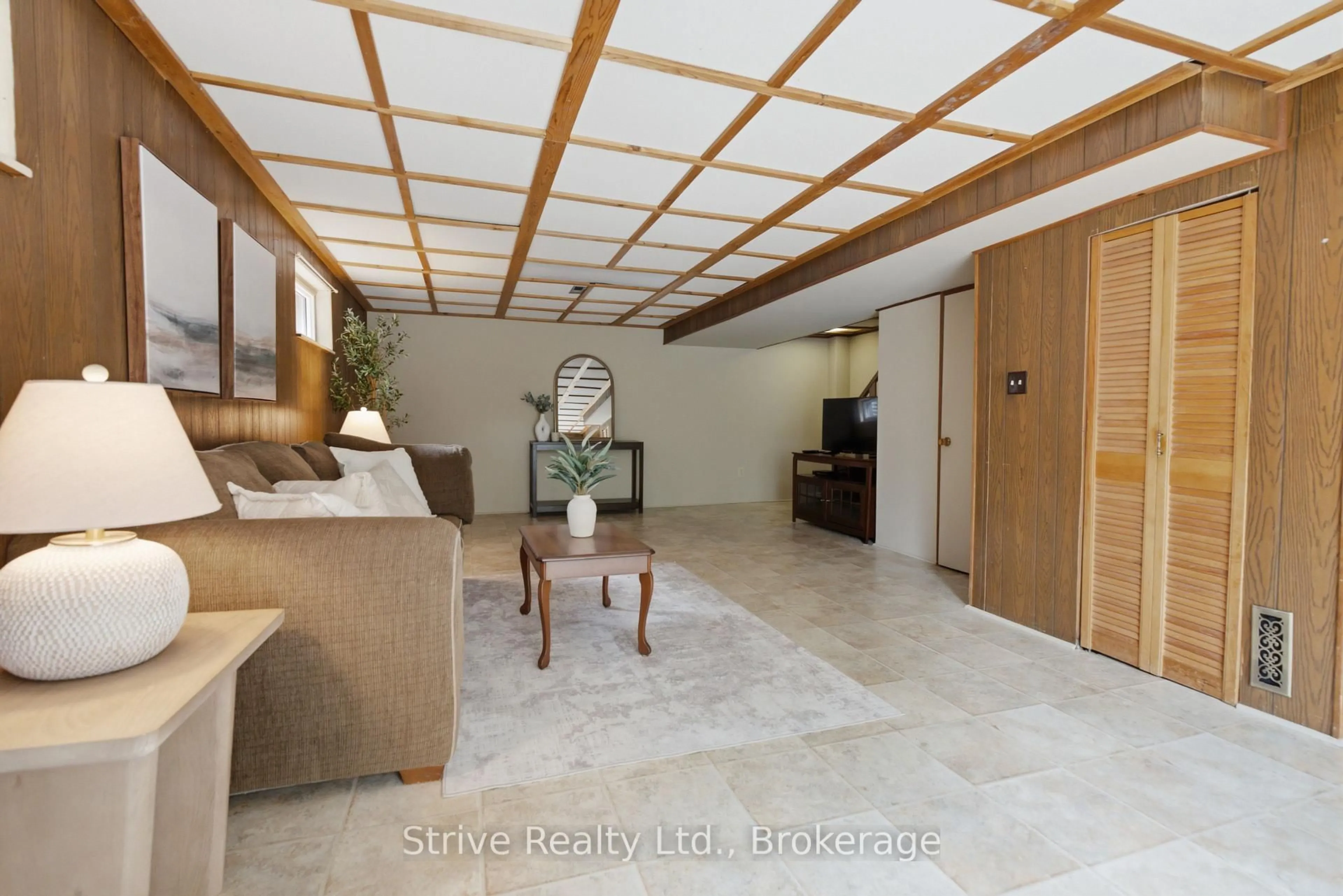 Indoor foyer for 3 Gillbank Cres, Toronto Ontario M1E 4H8