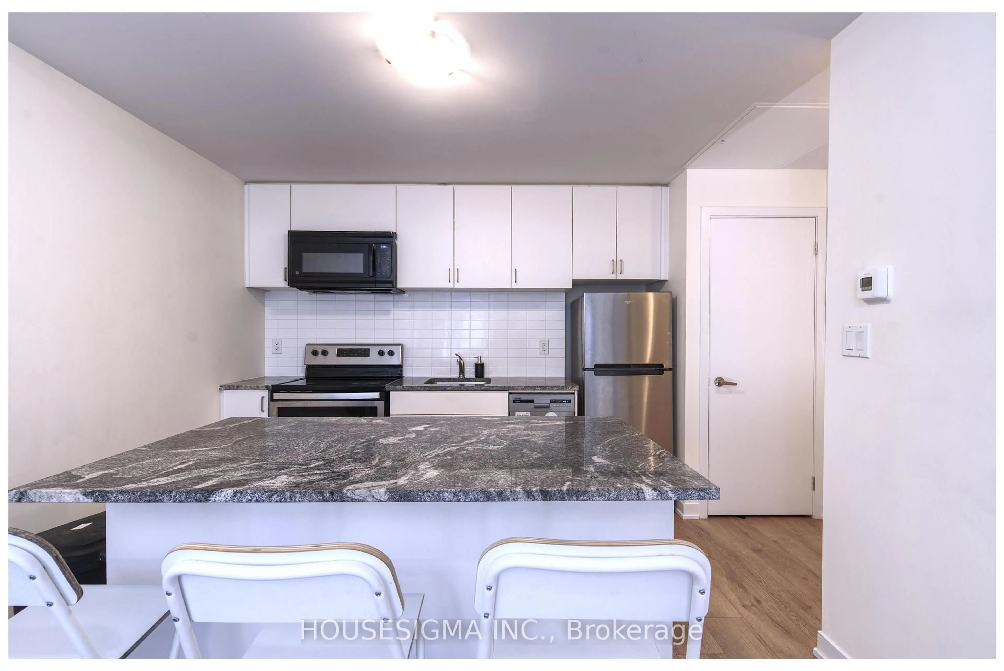 Standard kitchen, wood/laminate floor for 1720 Simcoe St #28, Oshawa Ontario L1G 0C3