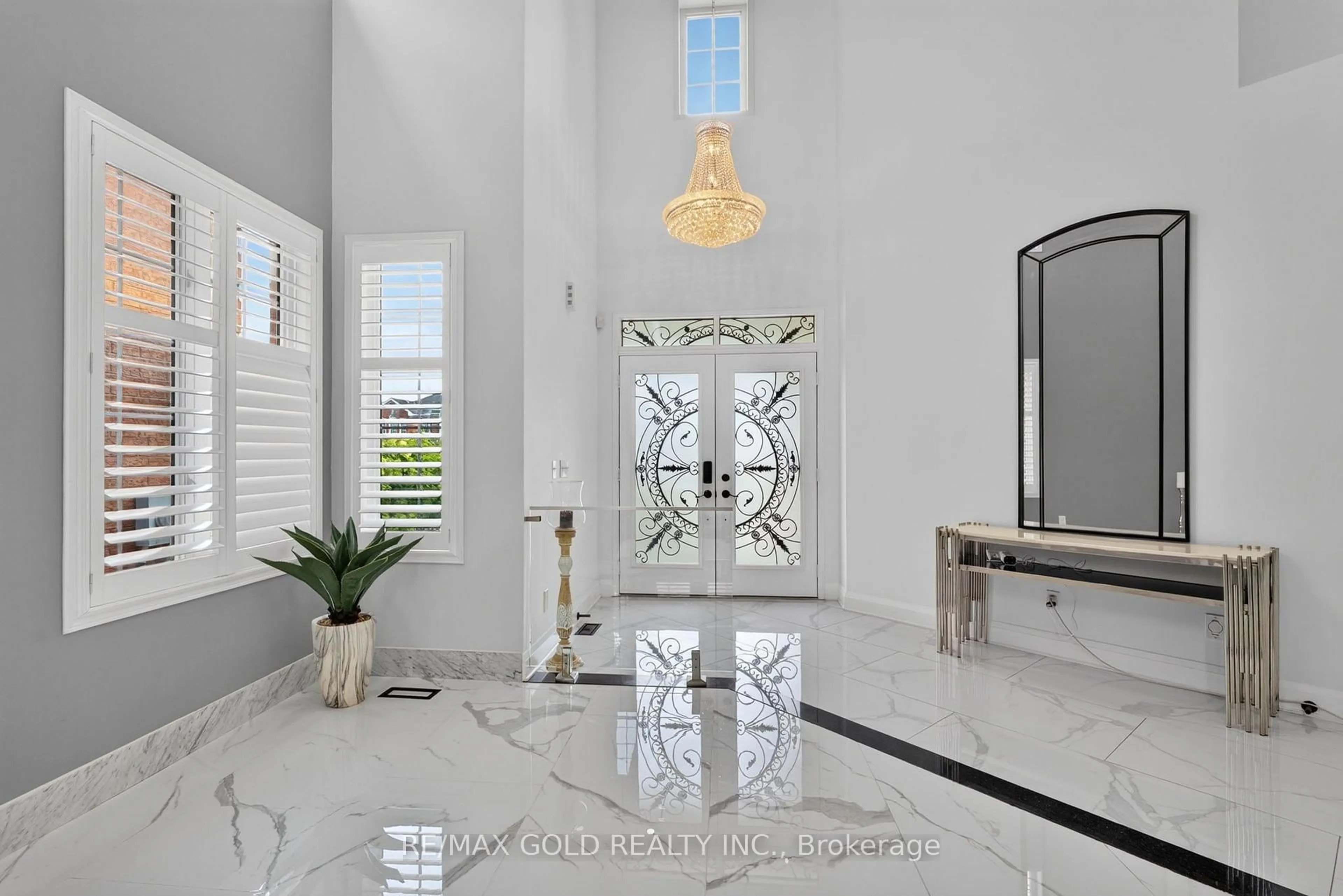 Indoor entryway for 94 Twin Streams Rd, Whitby Ontario L1P 0A4