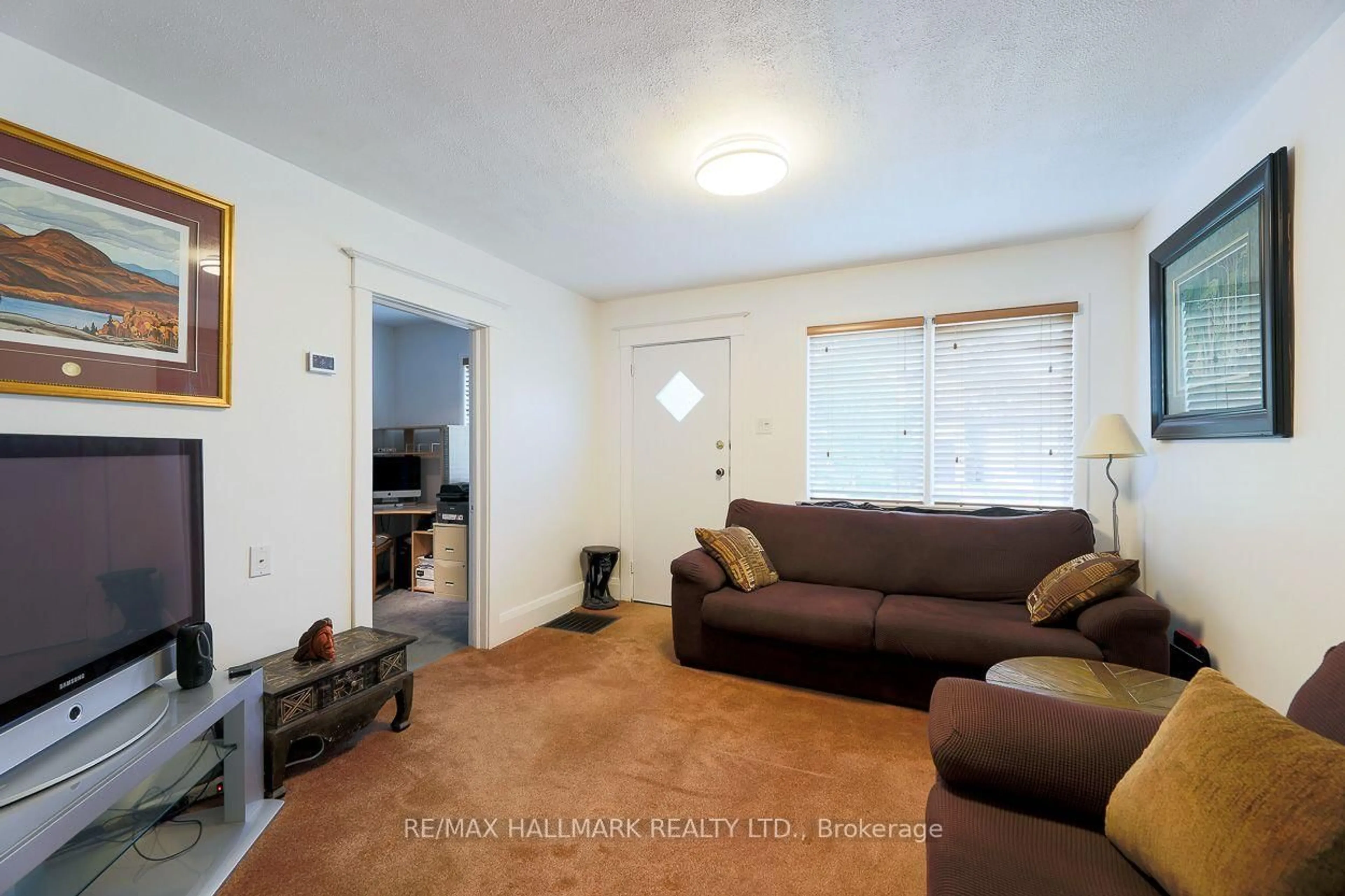 Living room with furniture, unknown for 58 Claremore Ave, Toronto Ontario M1N 3R9