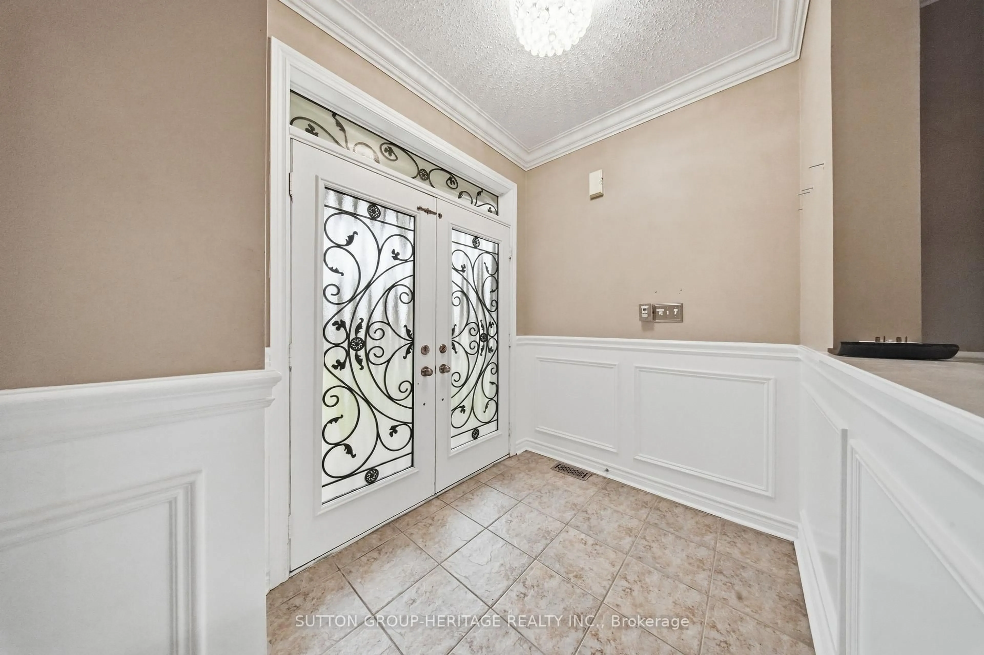 Indoor foyer for 16 Shrewsbury Dr, Whitby Ontario L1M 0C7
