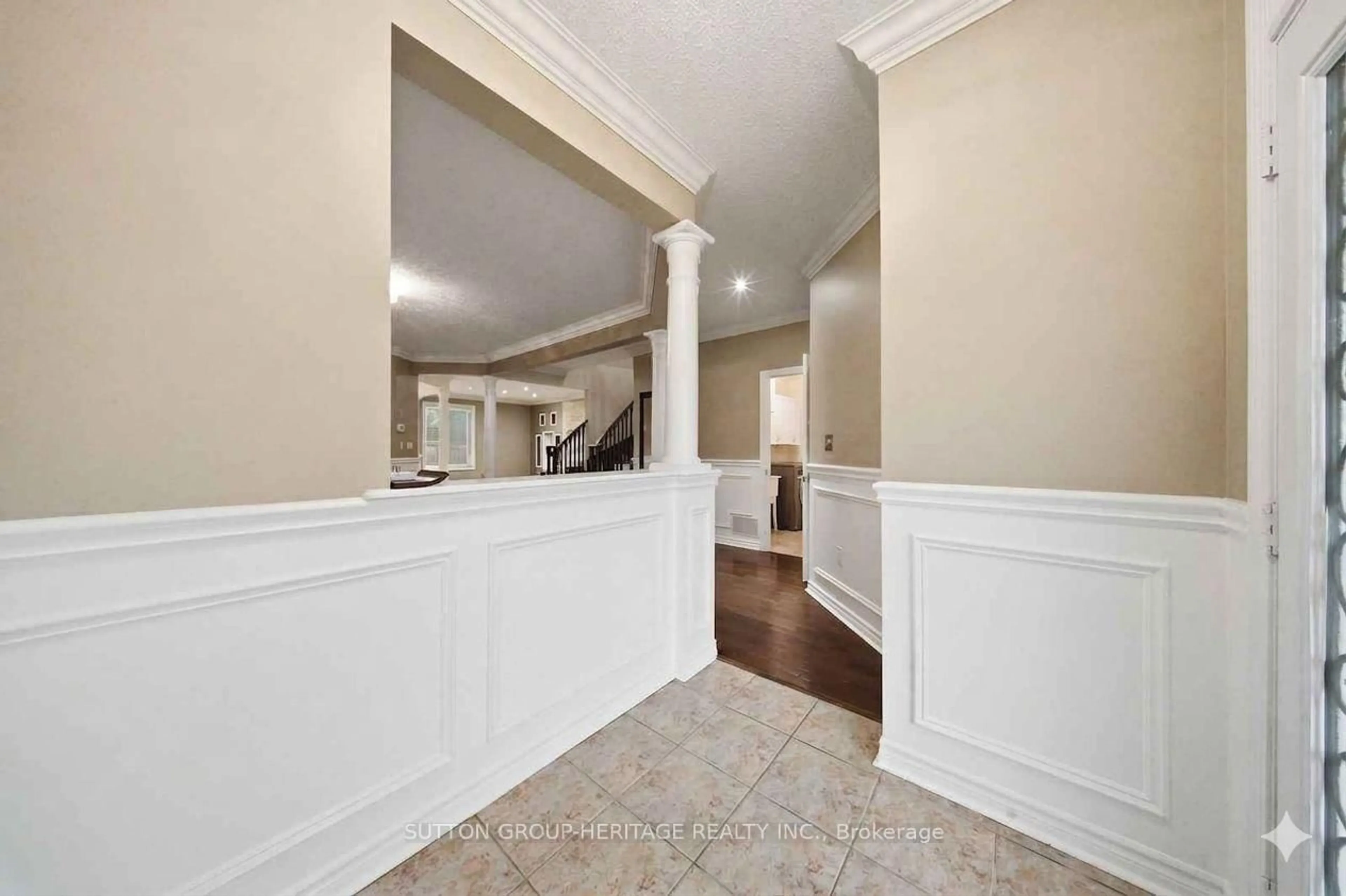 Indoor foyer for 16 Shrewsbury Dr, Whitby Ontario L1M 0C7