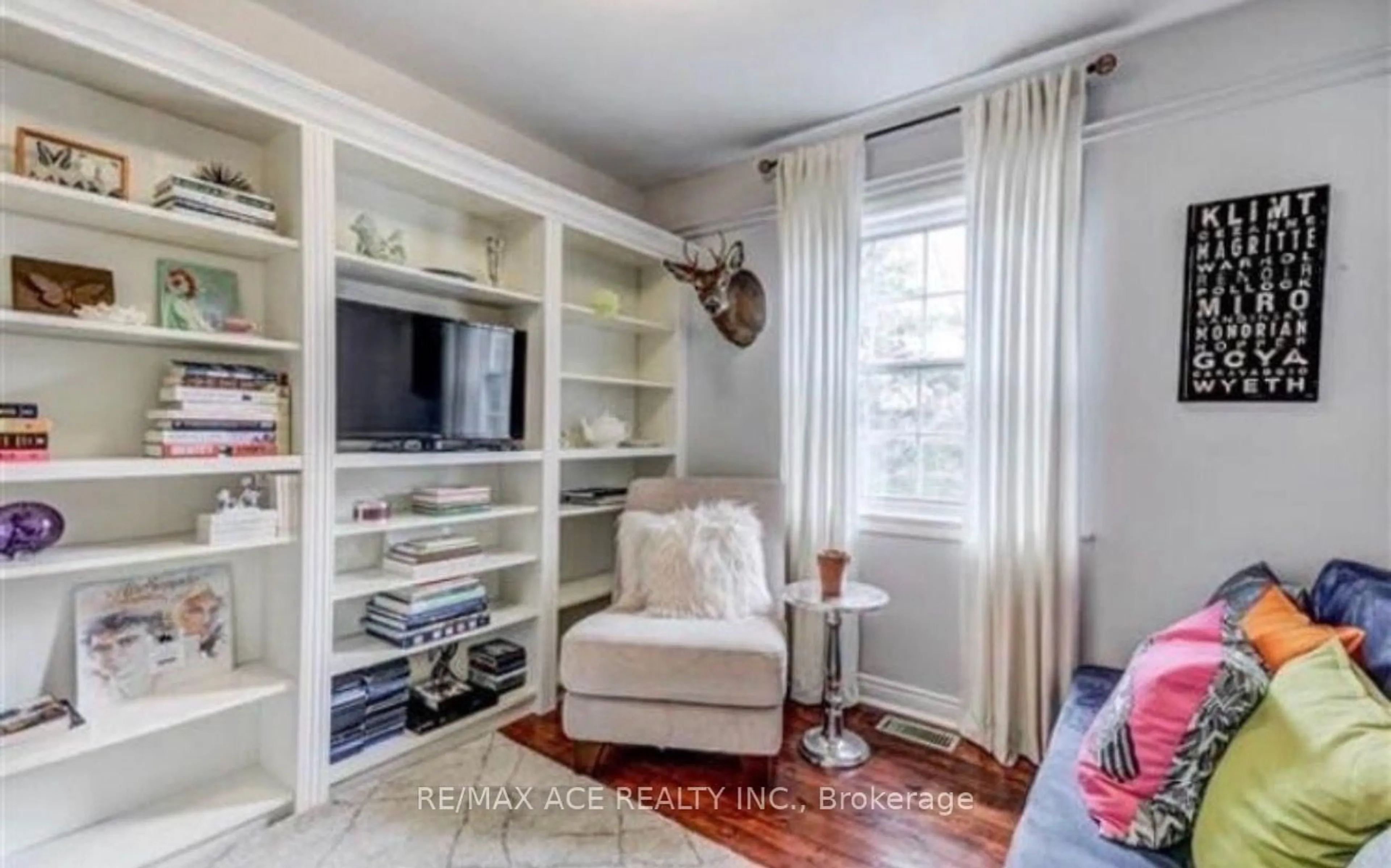 Living room with furniture, unknown for 1470 Finch Ave, Pickering Ontario L1V 1J9