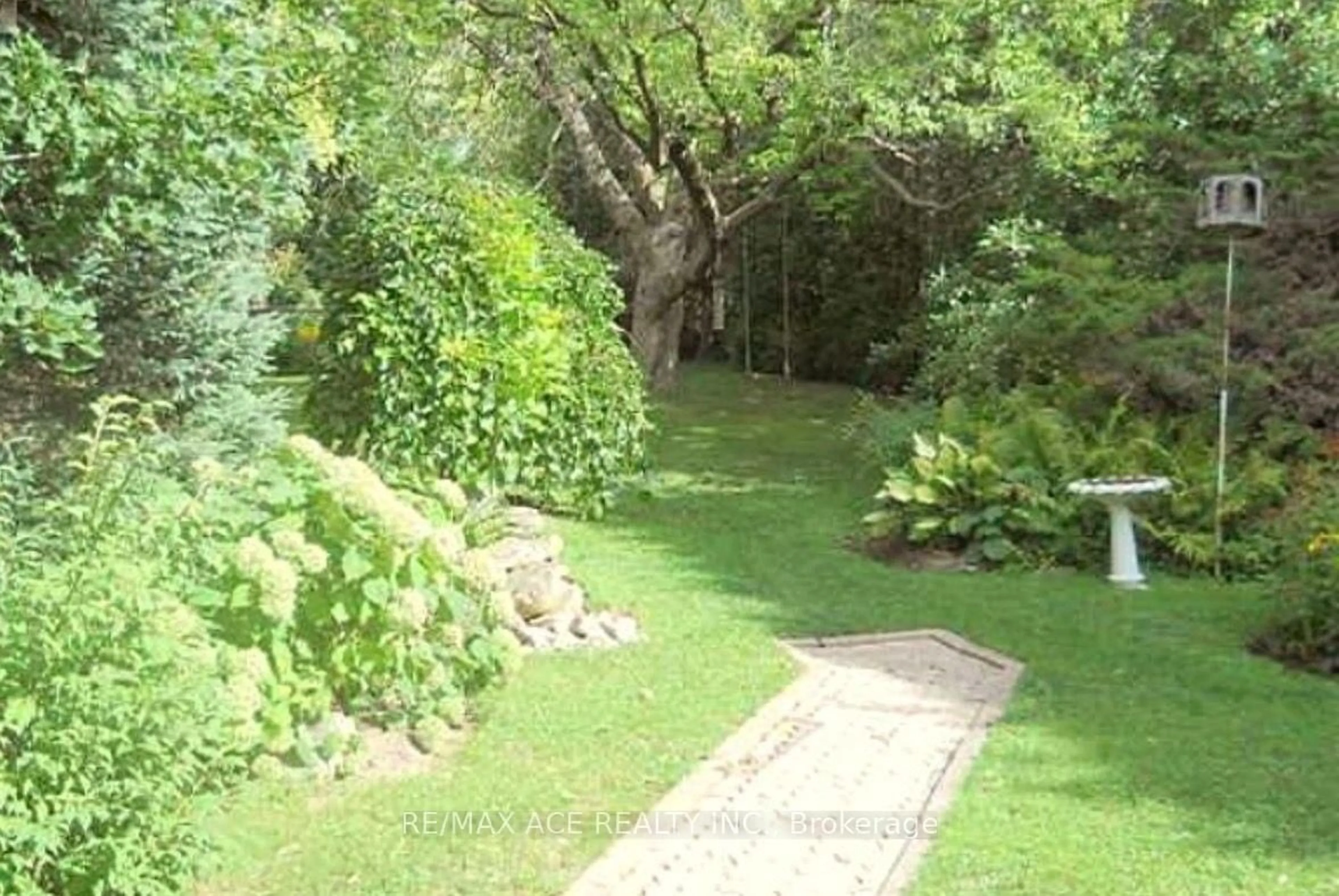Patio, forest/trees view for 1470 Finch Ave, Pickering Ontario L1V 1J9