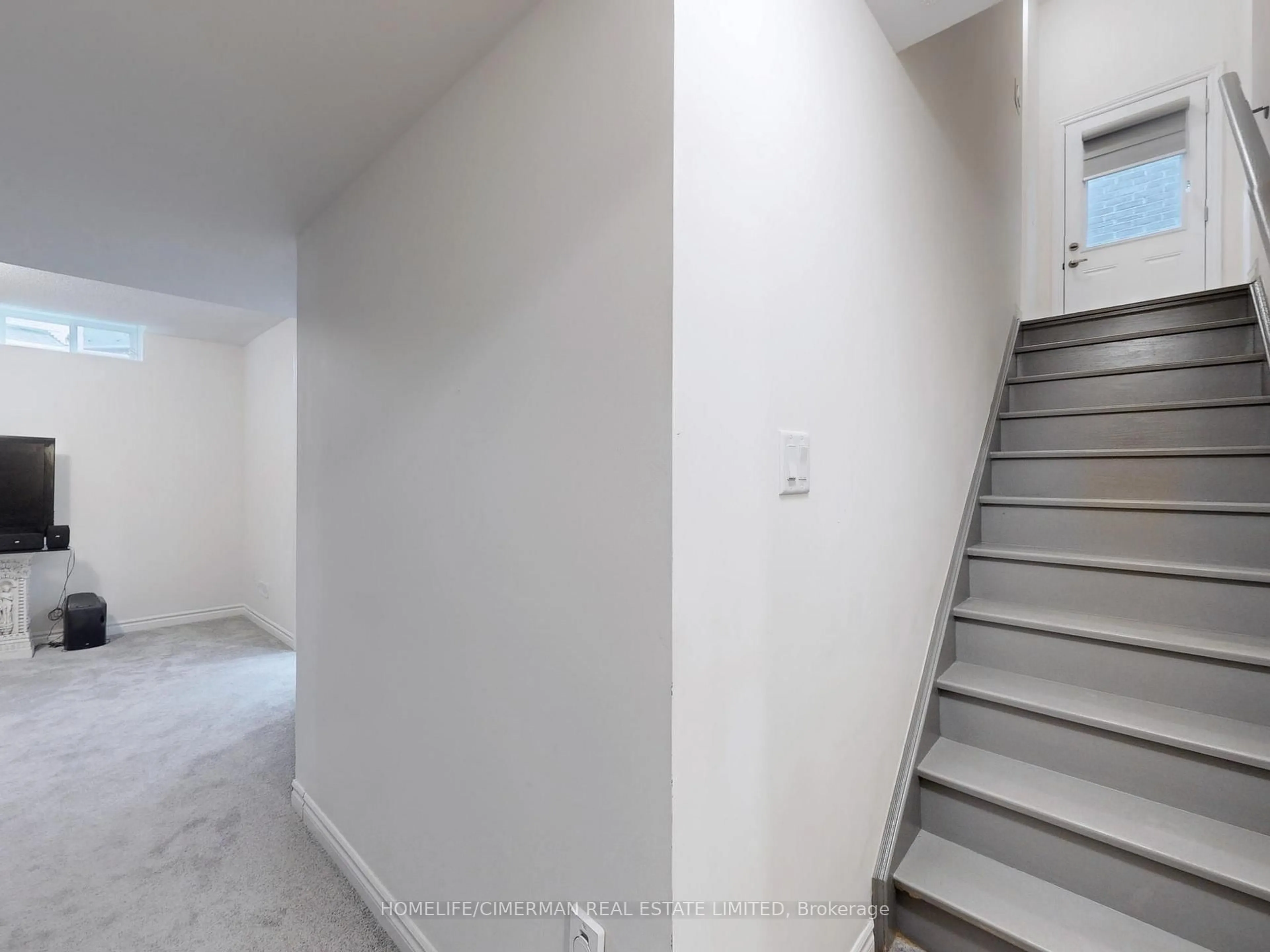 Stairs for 16 Morningstar Ave, Whitby Ontario L1R 0P3