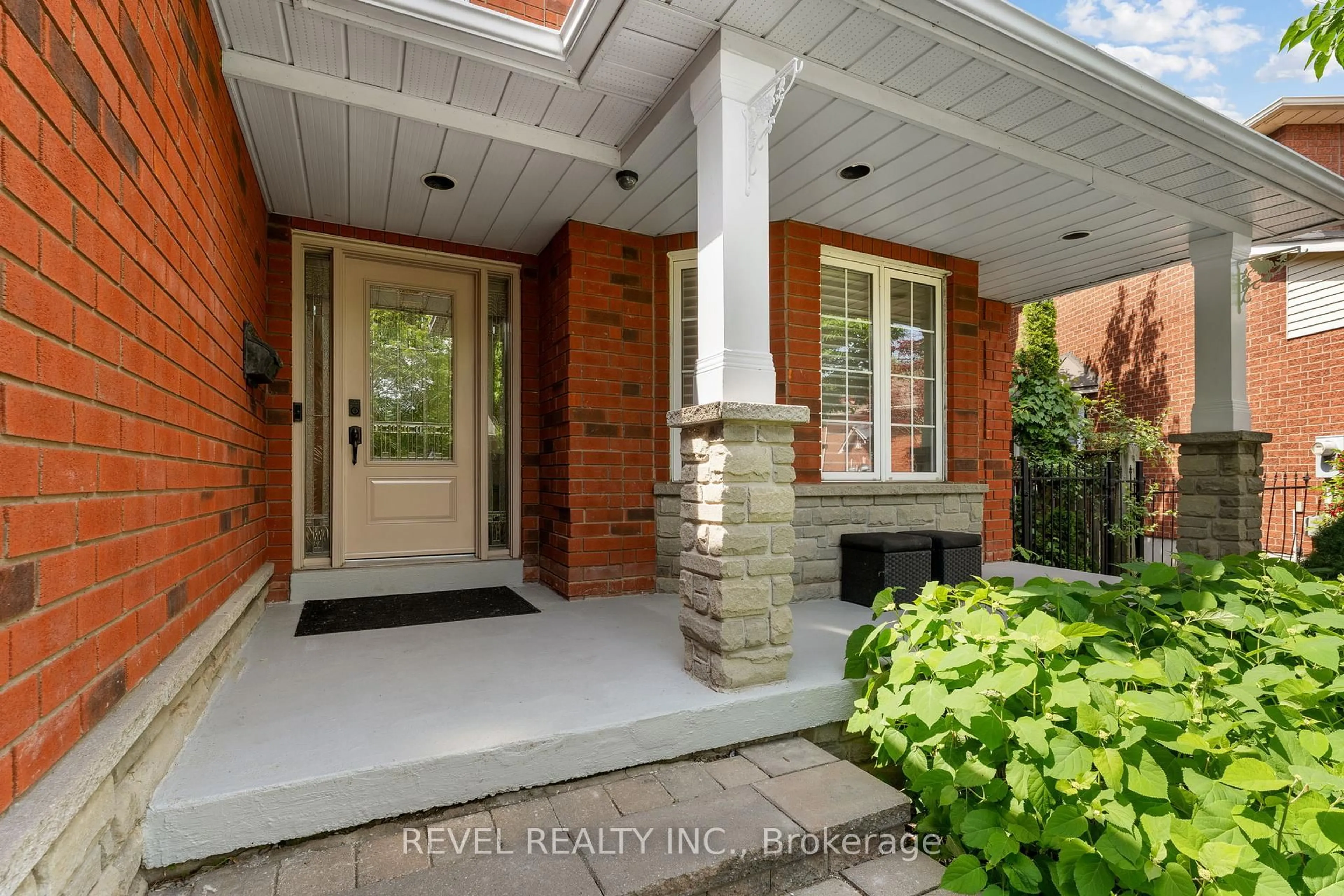 Home with brick exterior material, street for 7 Callander Crt, Ajax Ontario L1S 7M5