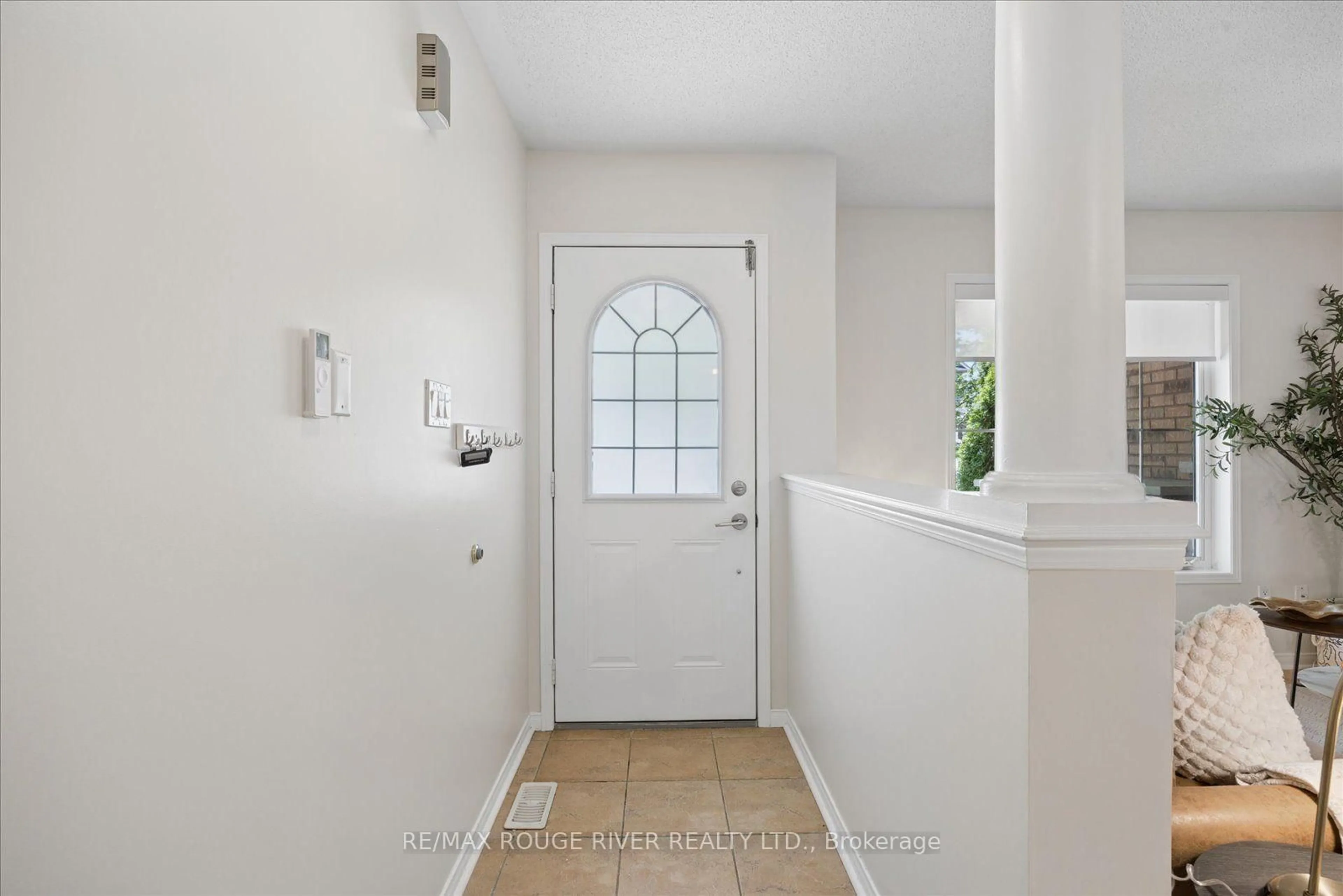 Indoor entryway for 37 Burwell St, Whitby Ontario L1R 0B7