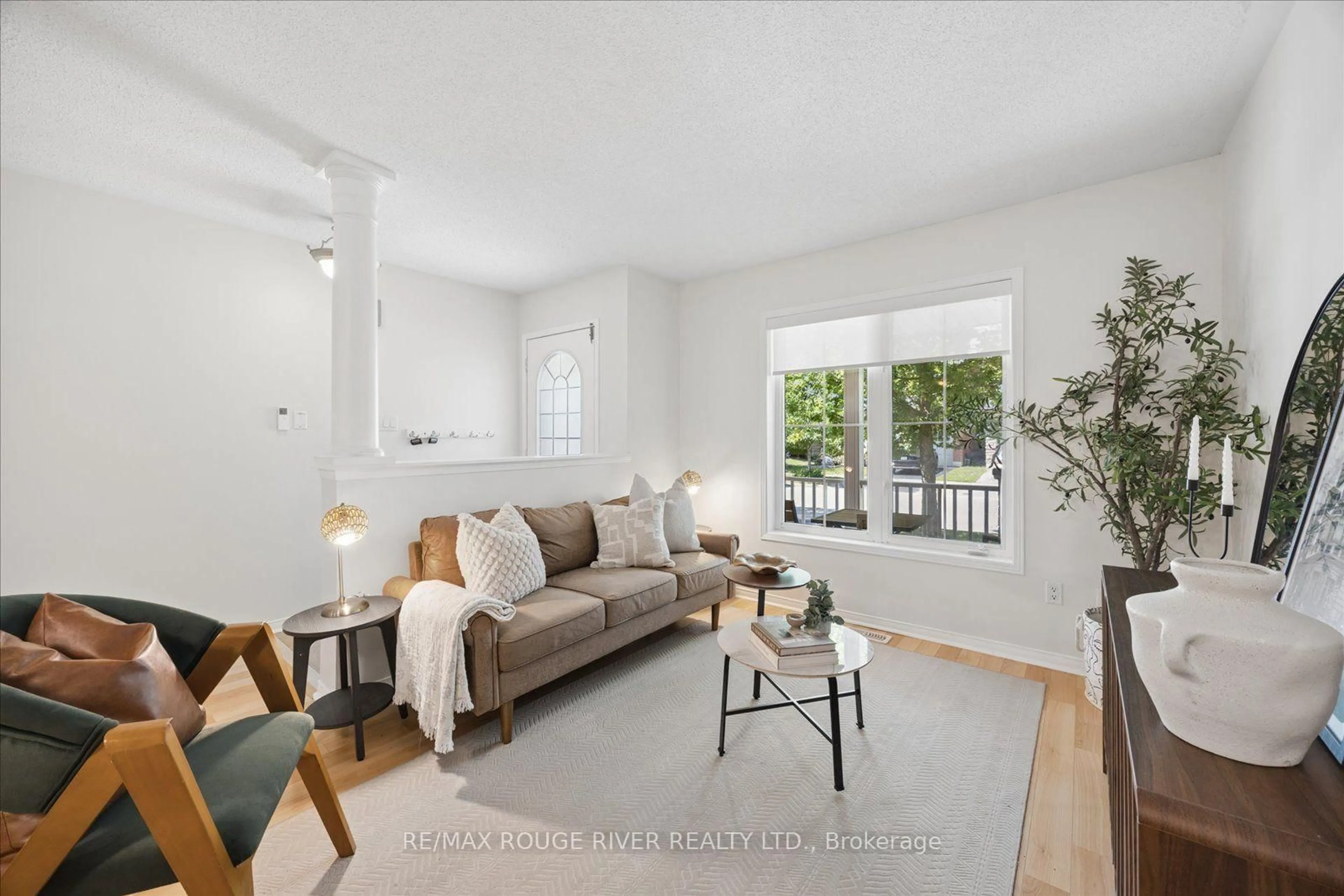 Living room with furniture, unknown for 37 Burwell St, Whitby Ontario L1R 0B7