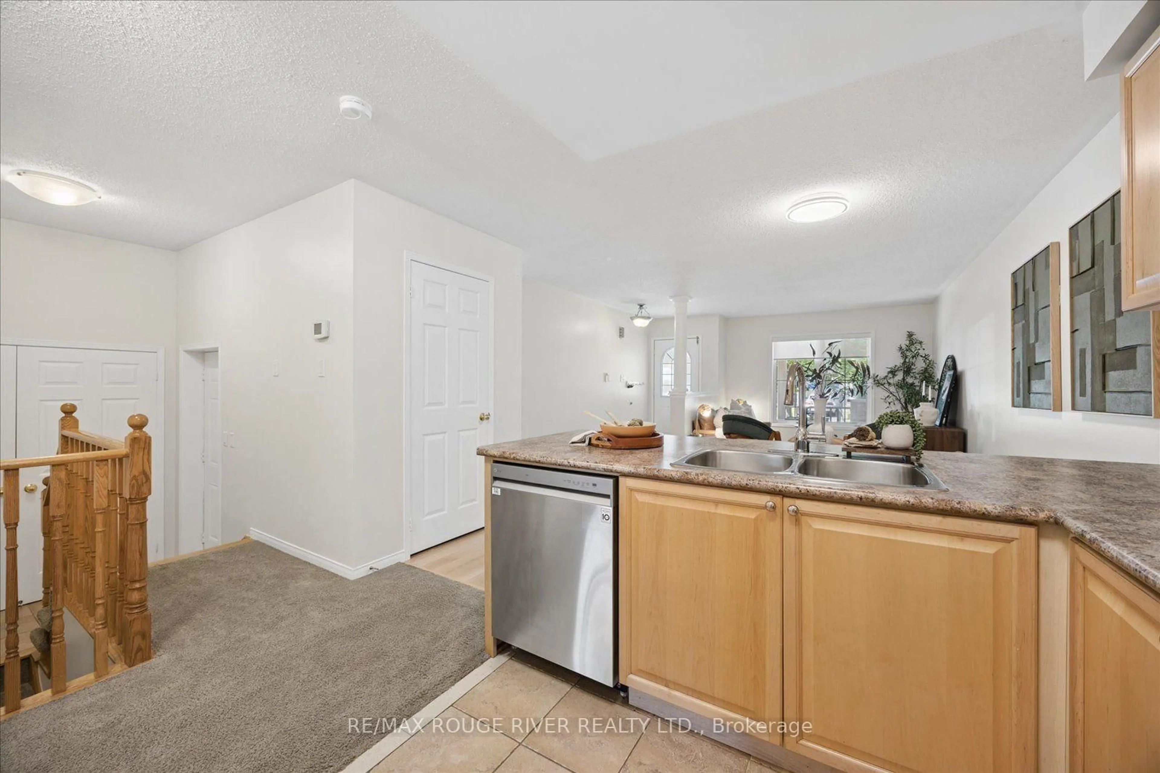 Standard kitchen, unknown for 37 Burwell St, Whitby Ontario L1R 0B7
