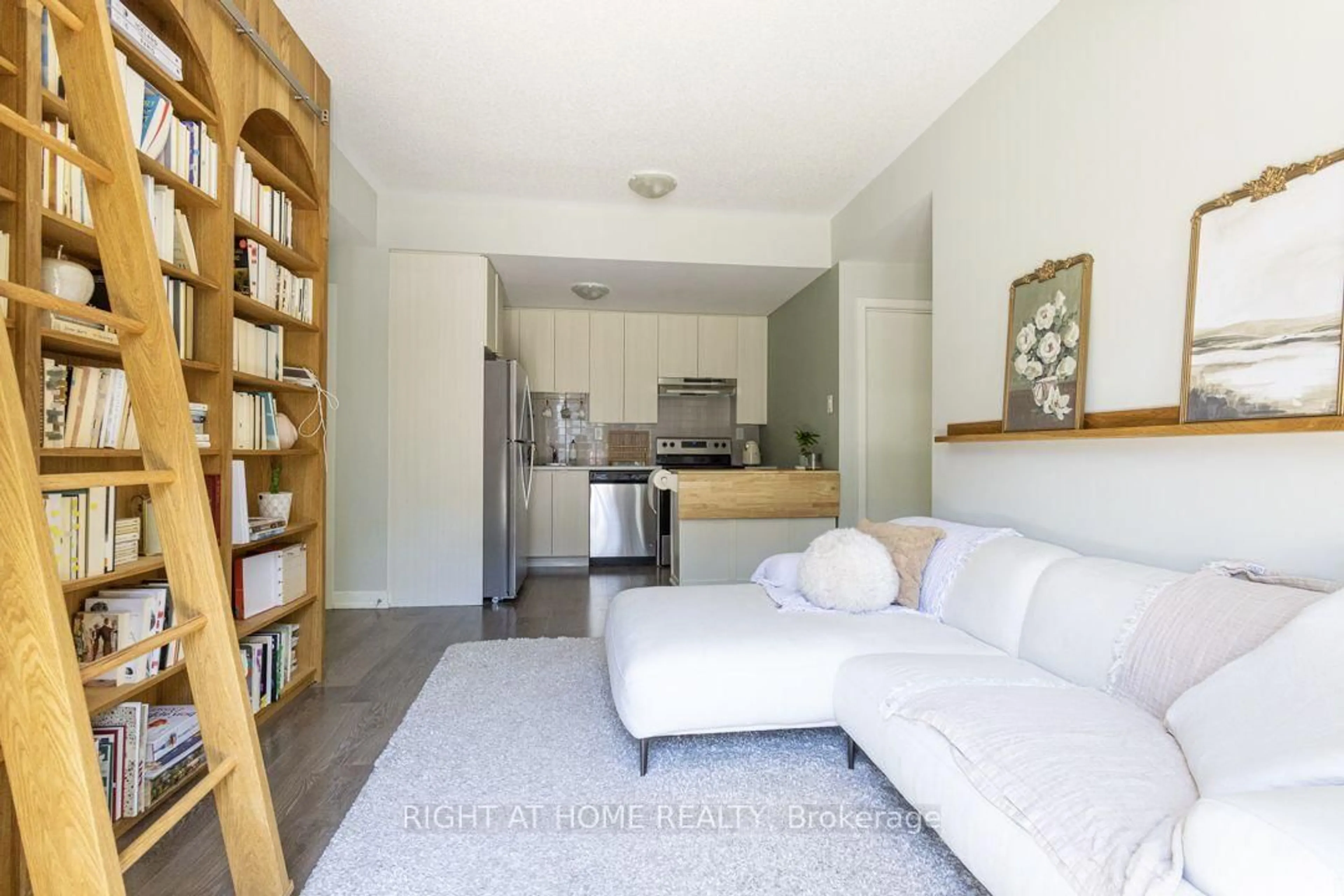 Living room with furniture, unknown for 60 Orchid Place Dr #15, Toronto Ontario M1B 0C4