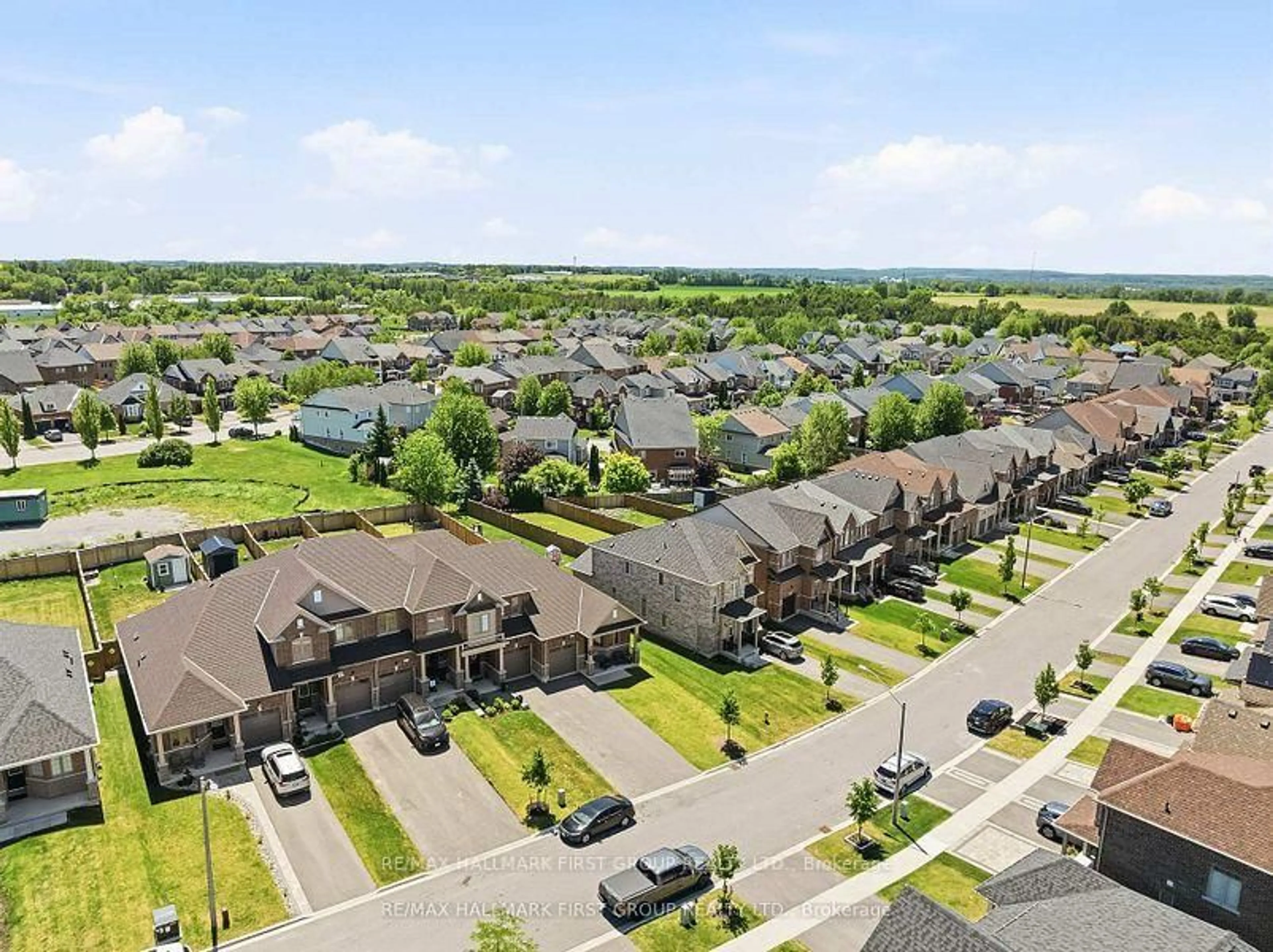 A pic from outside/outdoor area/front of a property/back of a property/a pic from drone, unknown for 38 Southampton St, Scugog Ontario L9L 0C6