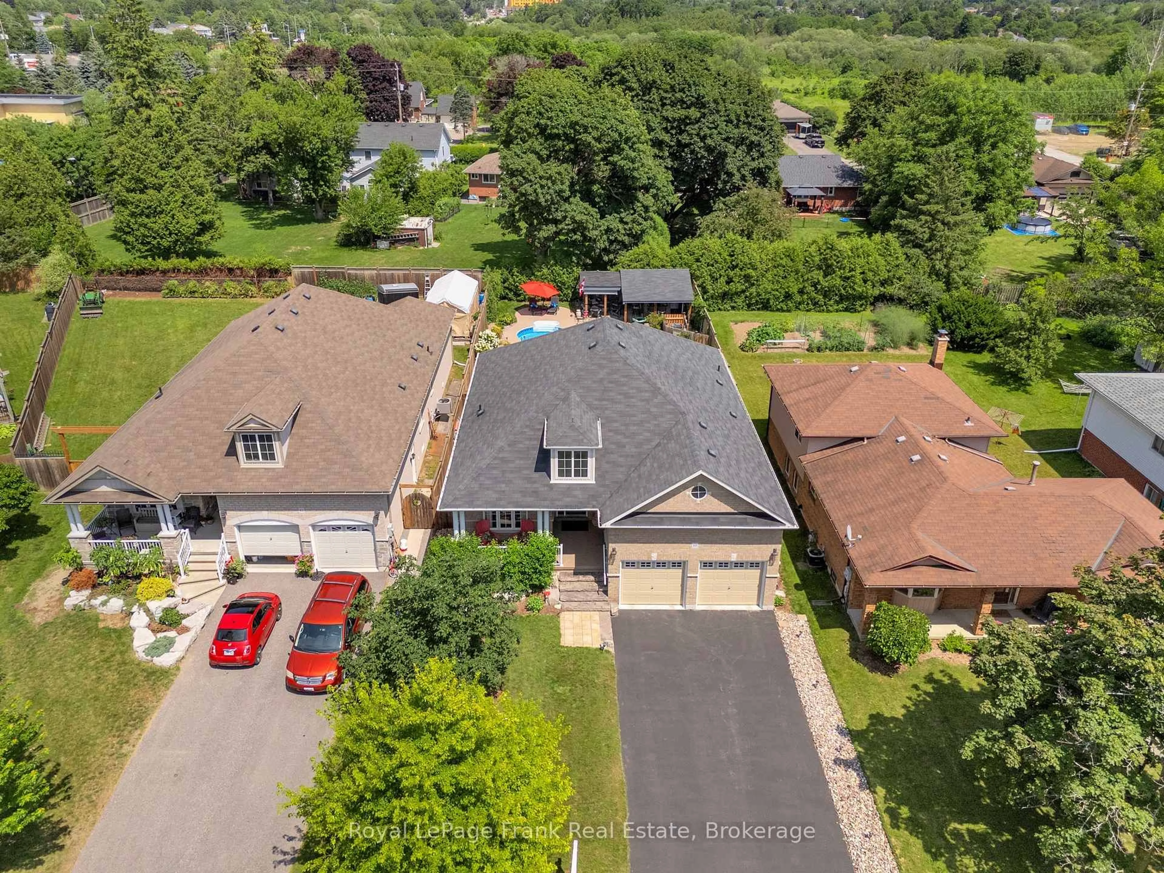A pic from outside/outdoor area/front of a property/back of a property/a pic from drone, street for 80 Foxhunt Tr, Clarington Ontario L1E 1E3