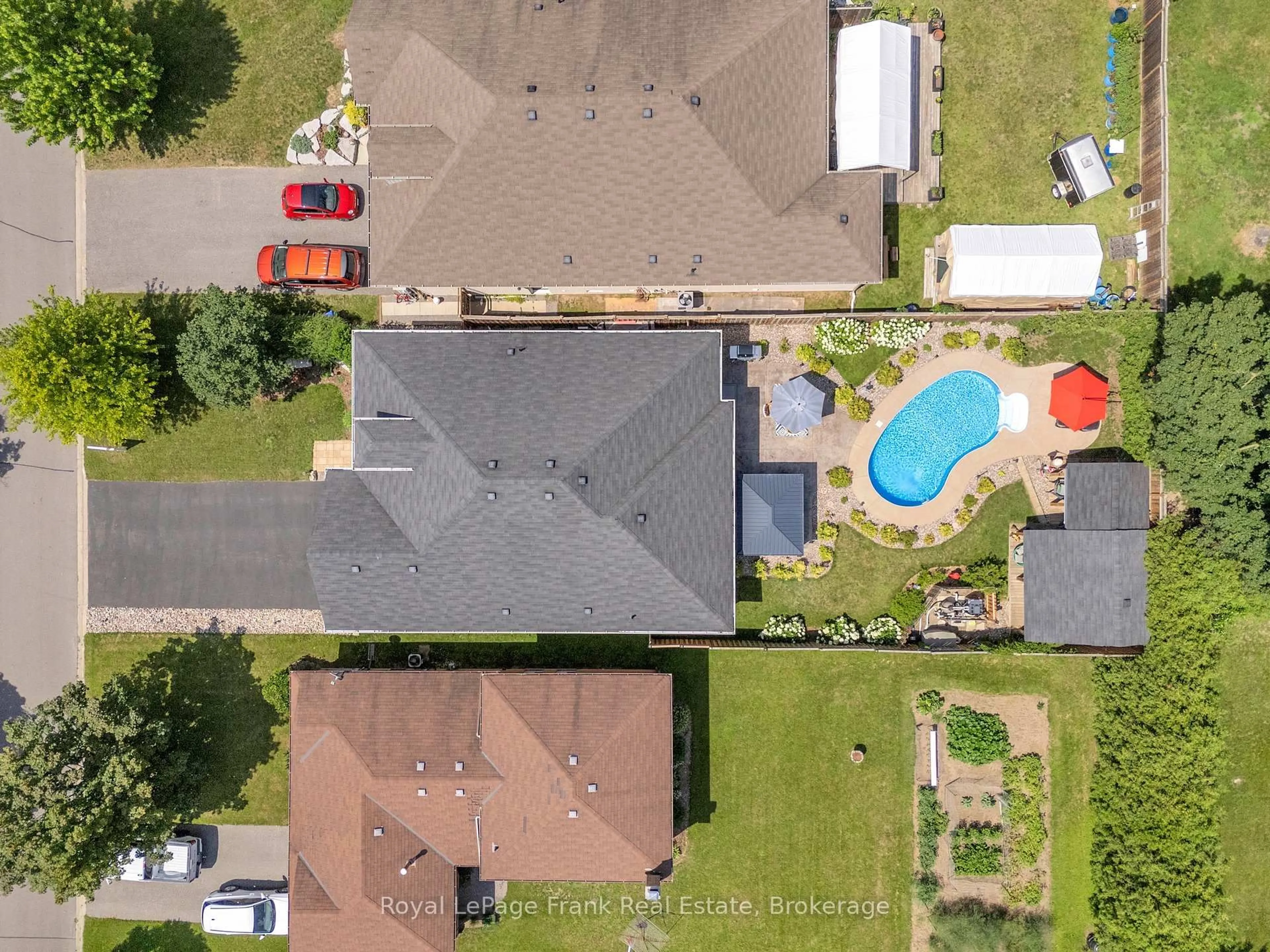 A pic from outside/outdoor area/front of a property/back of a property/a pic from drone, unknown for 80 Foxhunt Tr, Clarington Ontario L1E 1E3