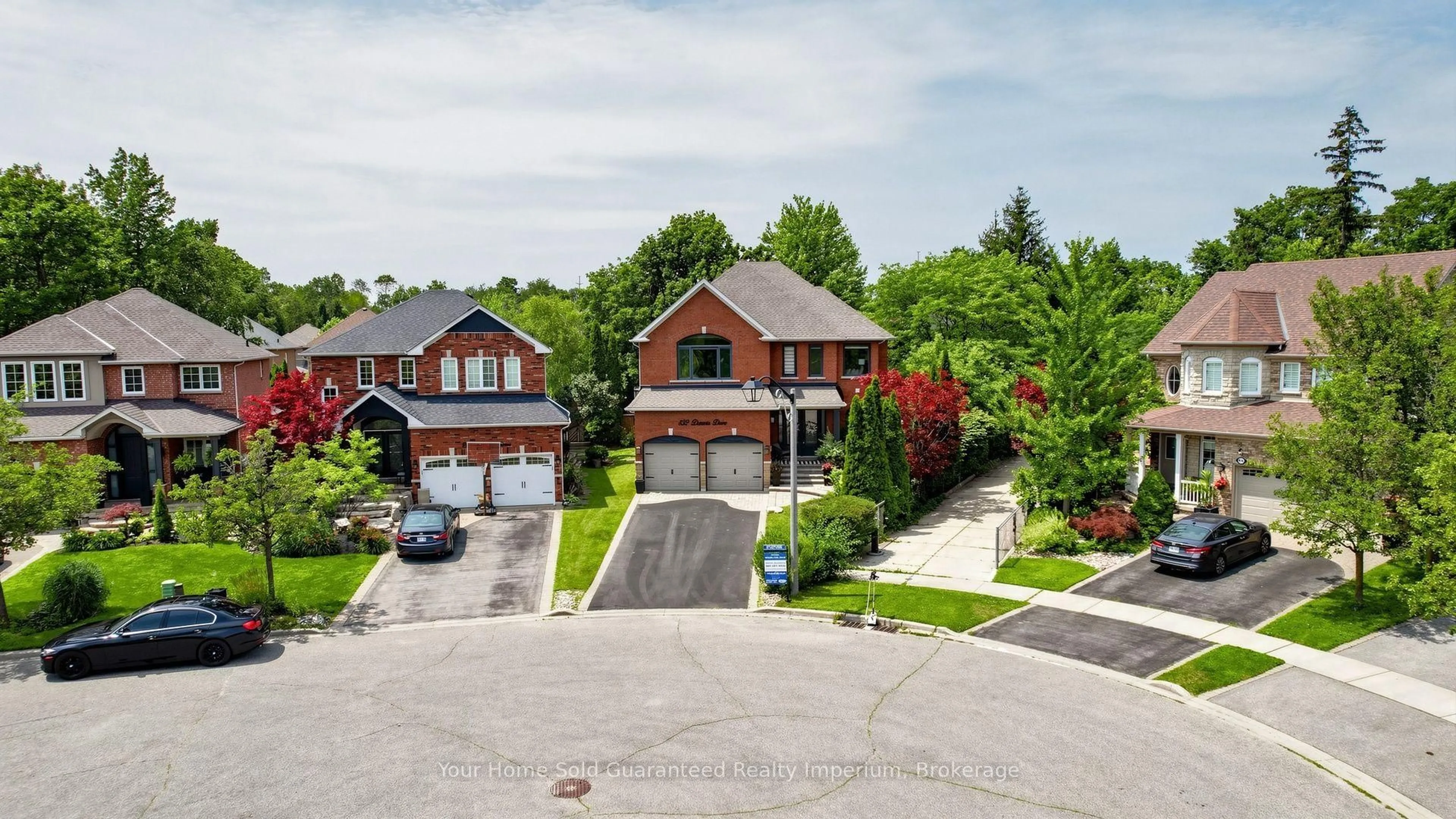 A pic from outside/outdoor area/front of a property/back of a property/a pic from drone, street for 832 Darwin Dr, Pickering Ontario L1X 2V6