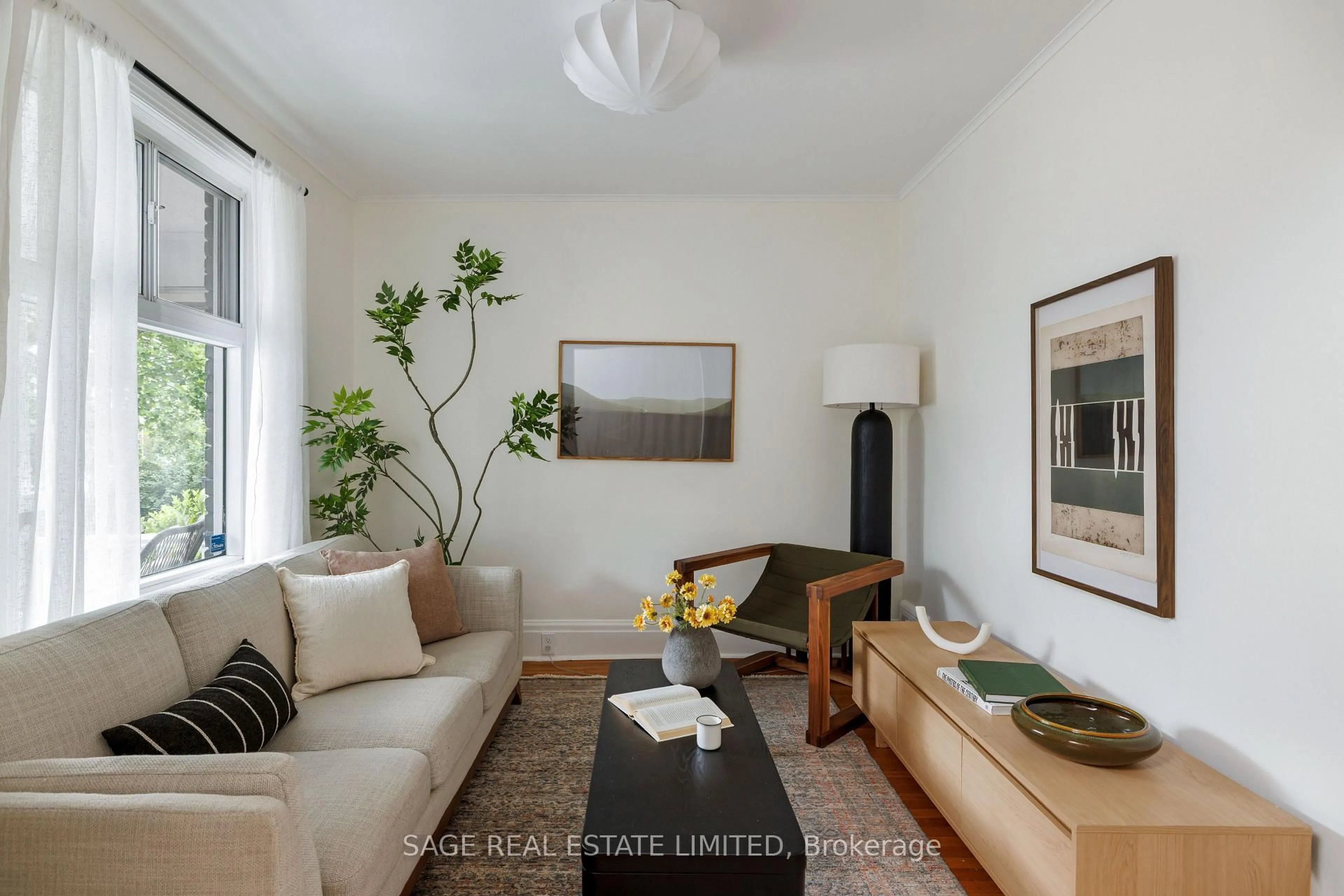 Living room with furniture, unknown for 250 Springdale Blvd, Toronto Ontario M4C 1Z9
