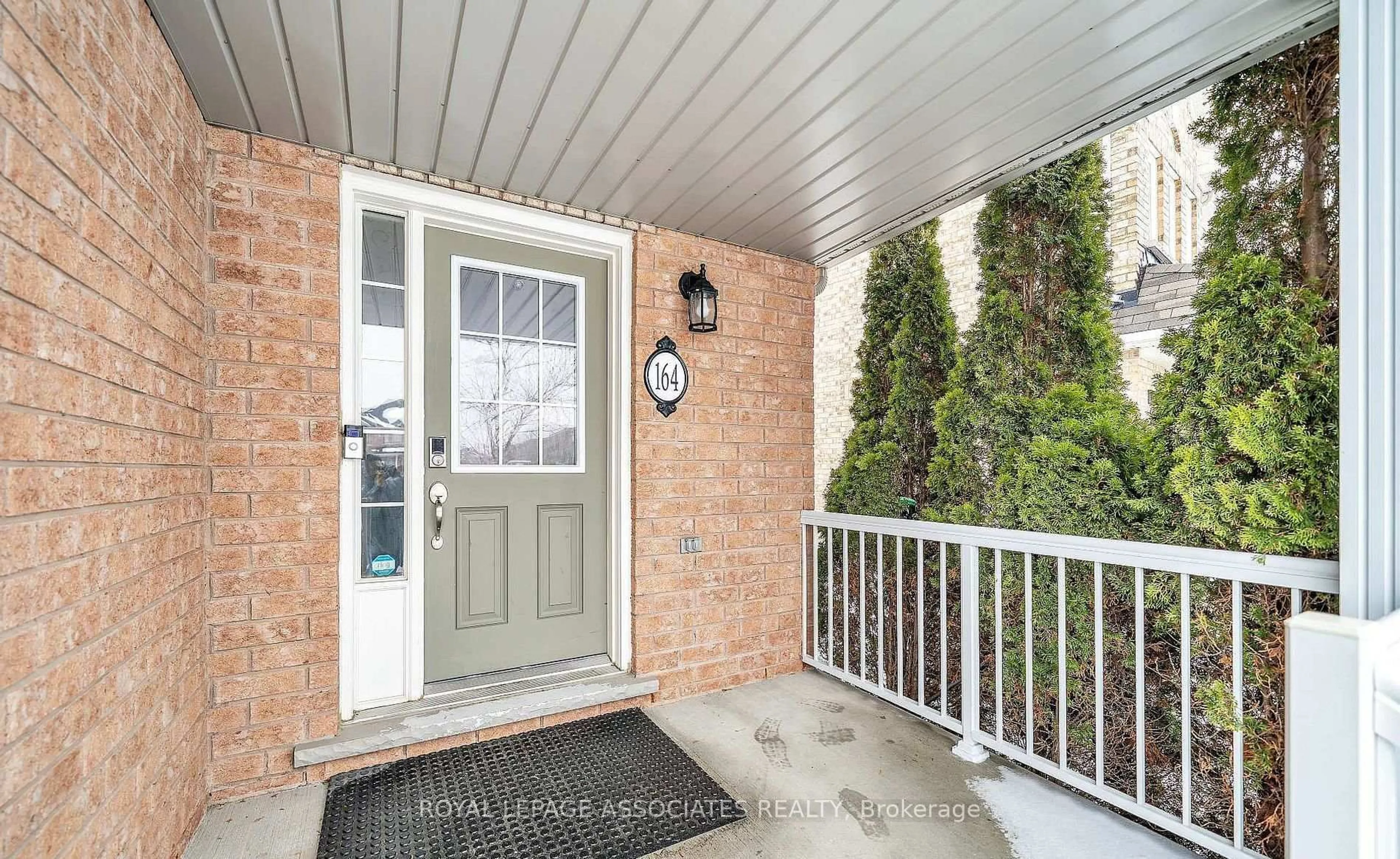 Indoor entryway for 164 Dewell Cres, Clarington Ontario L1E 0B9