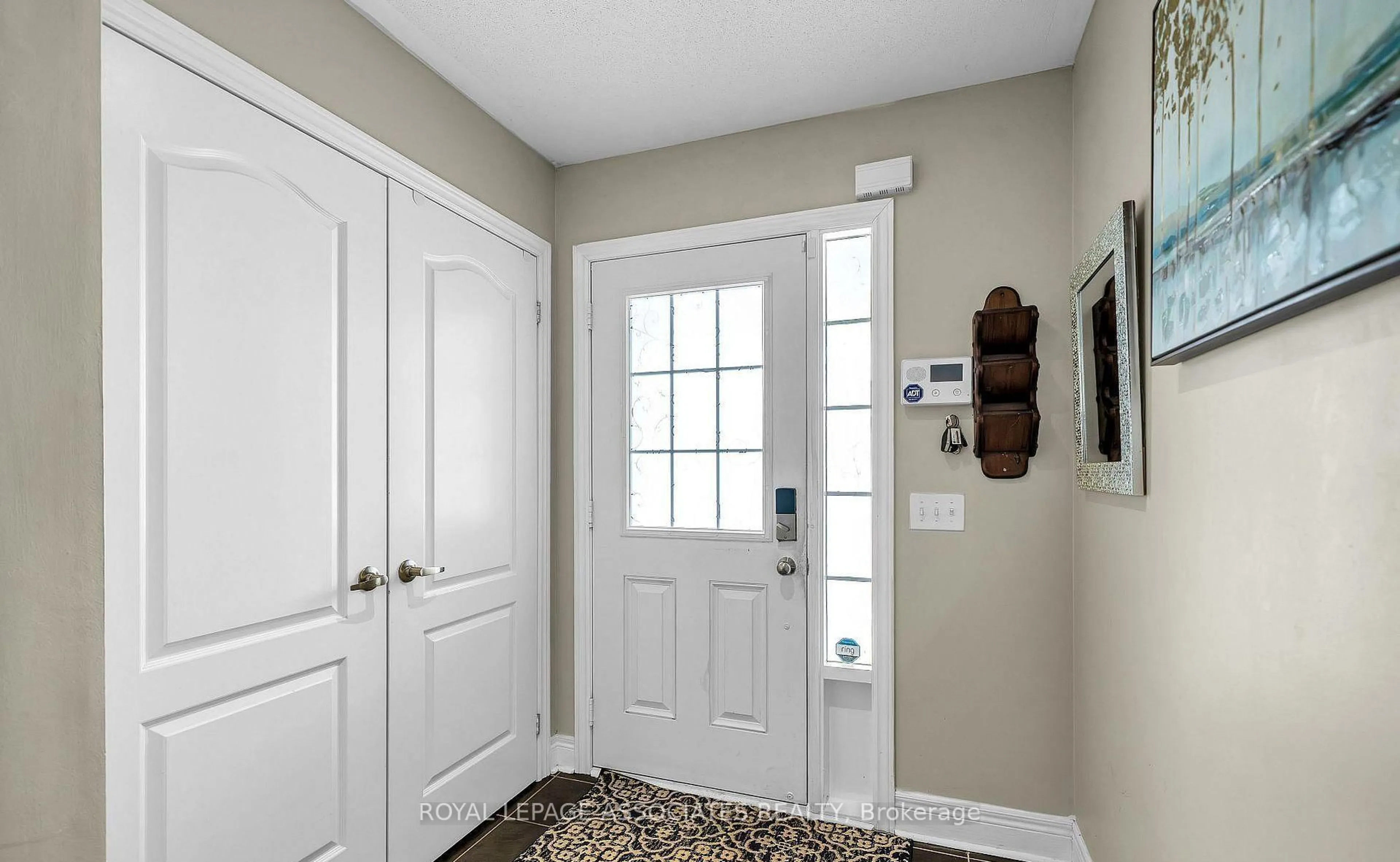Indoor entryway for 164 Dewell Cres, Clarington Ontario L1E 0B9
