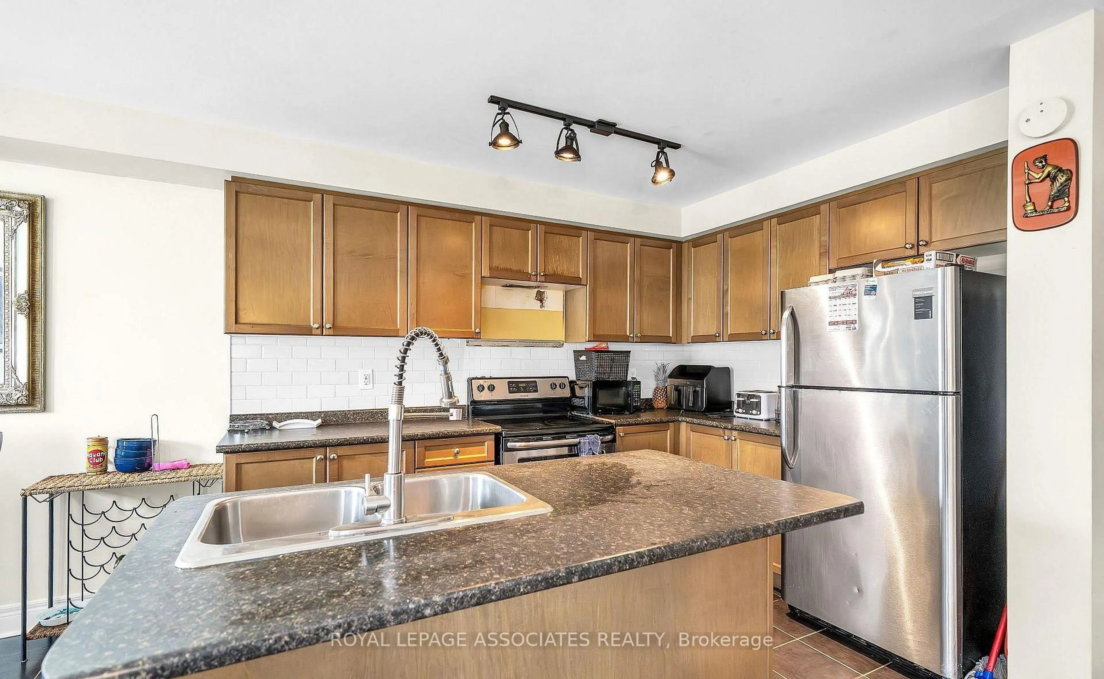 Standard kitchen, unknown for 164 Dewell Cres, Clarington Ontario L1E 0B9