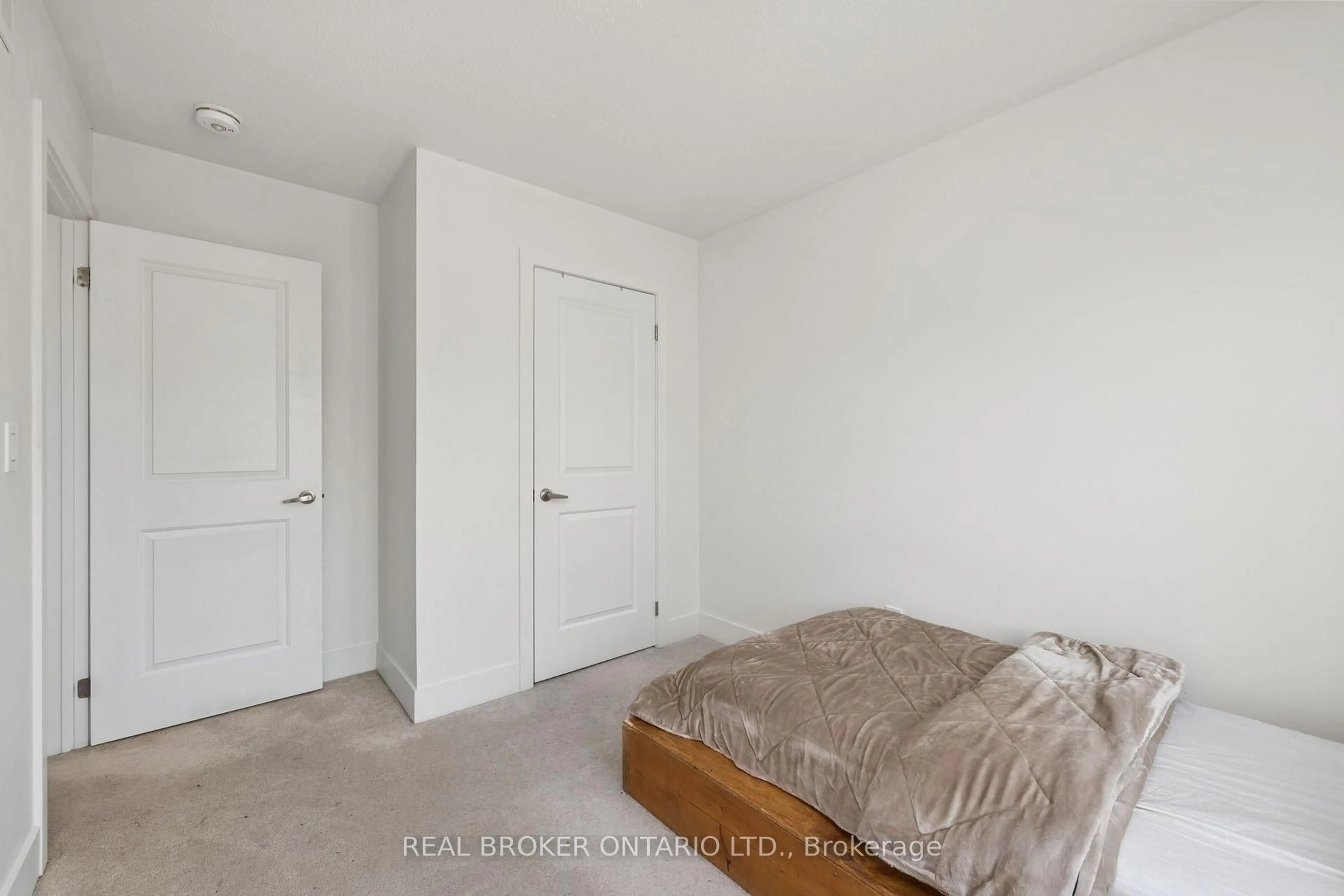 A pic of a room for 9 Nautical Way, Whitby Ontario L1N 0N2