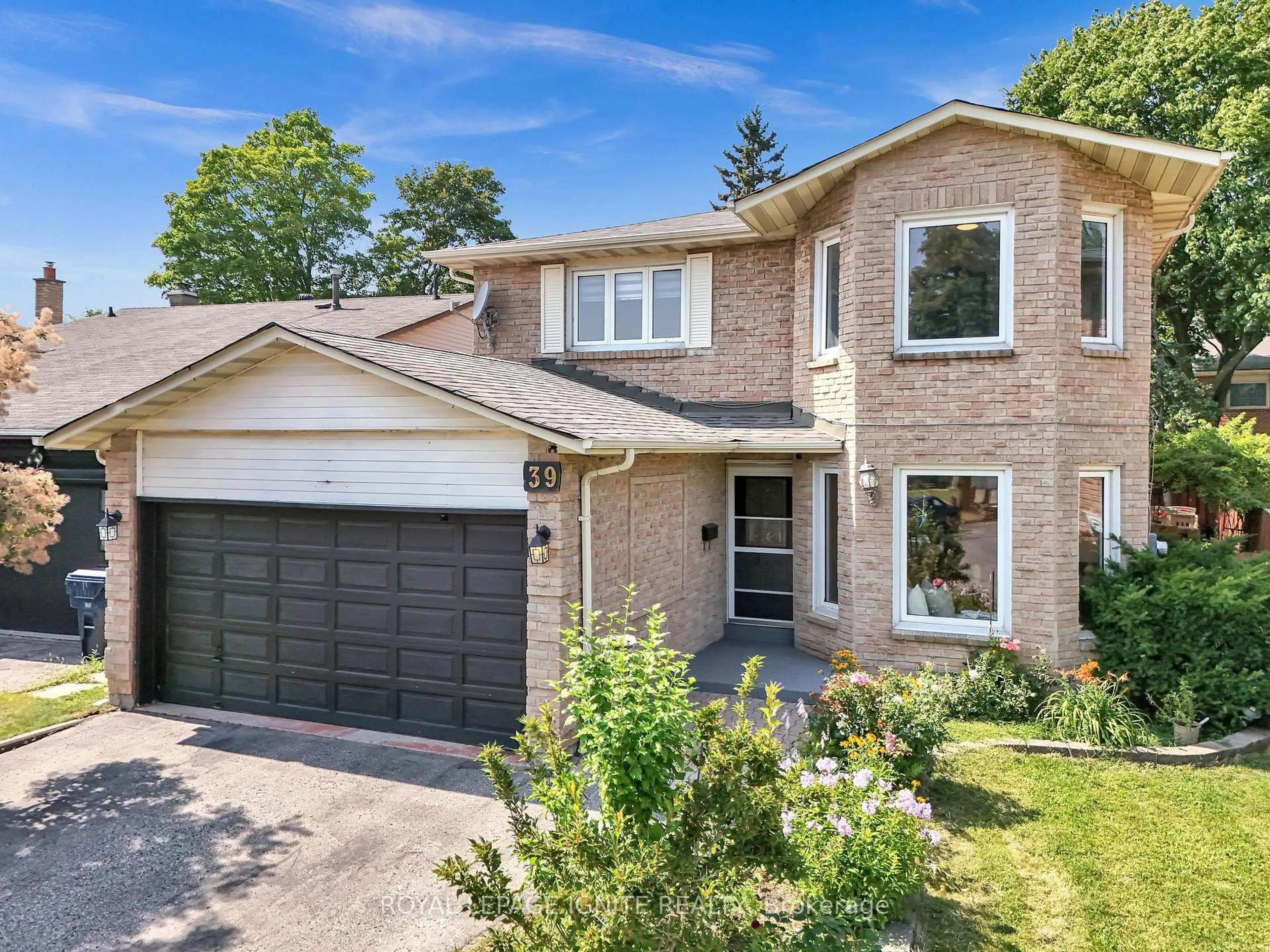Home with brick exterior material, street for 39 Saddleback Crt, Toronto Ontario M1B 2M3