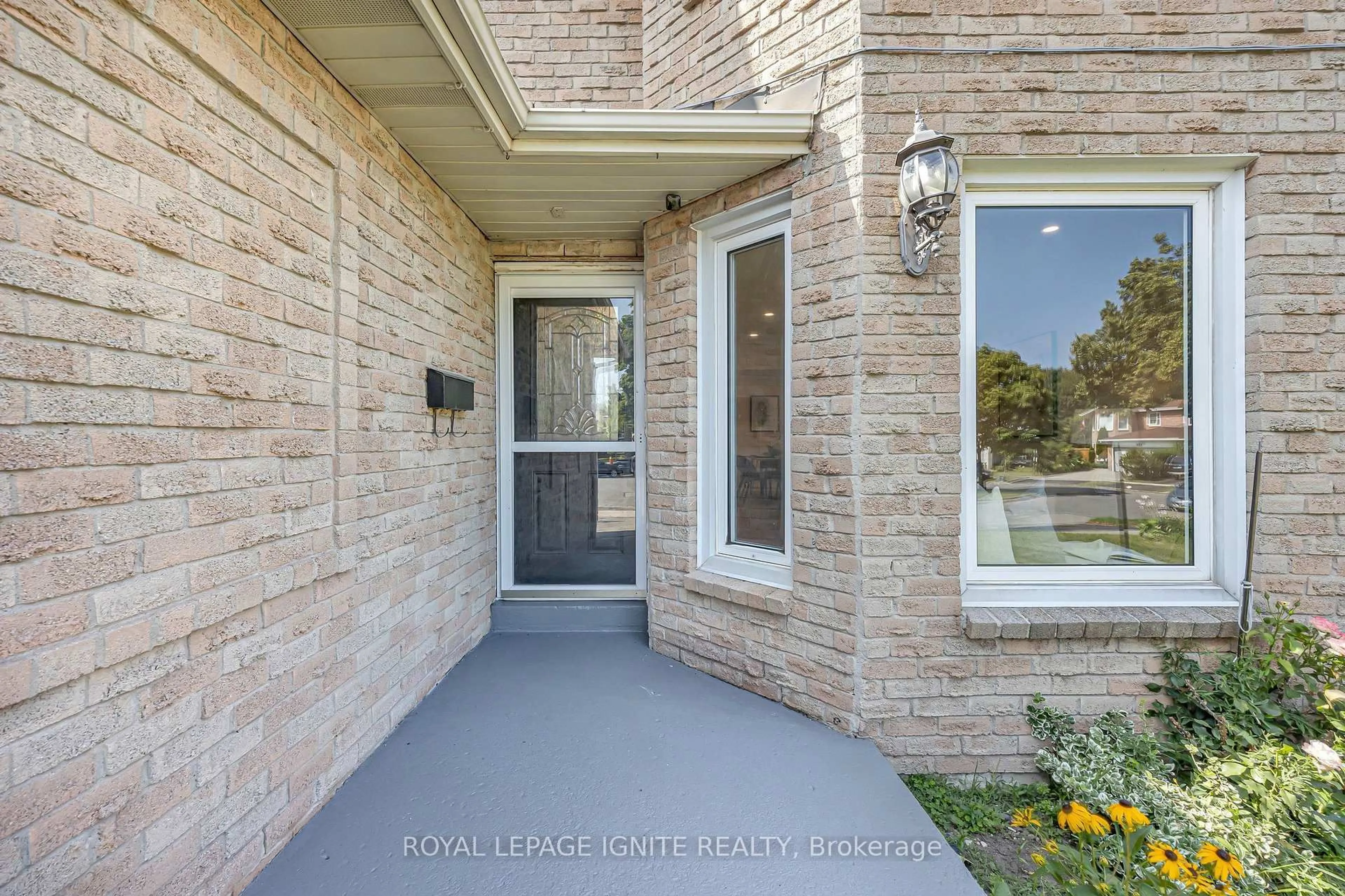 Home with brick exterior material, street for 39 Saddleback Crt, Toronto Ontario M1B 2M3