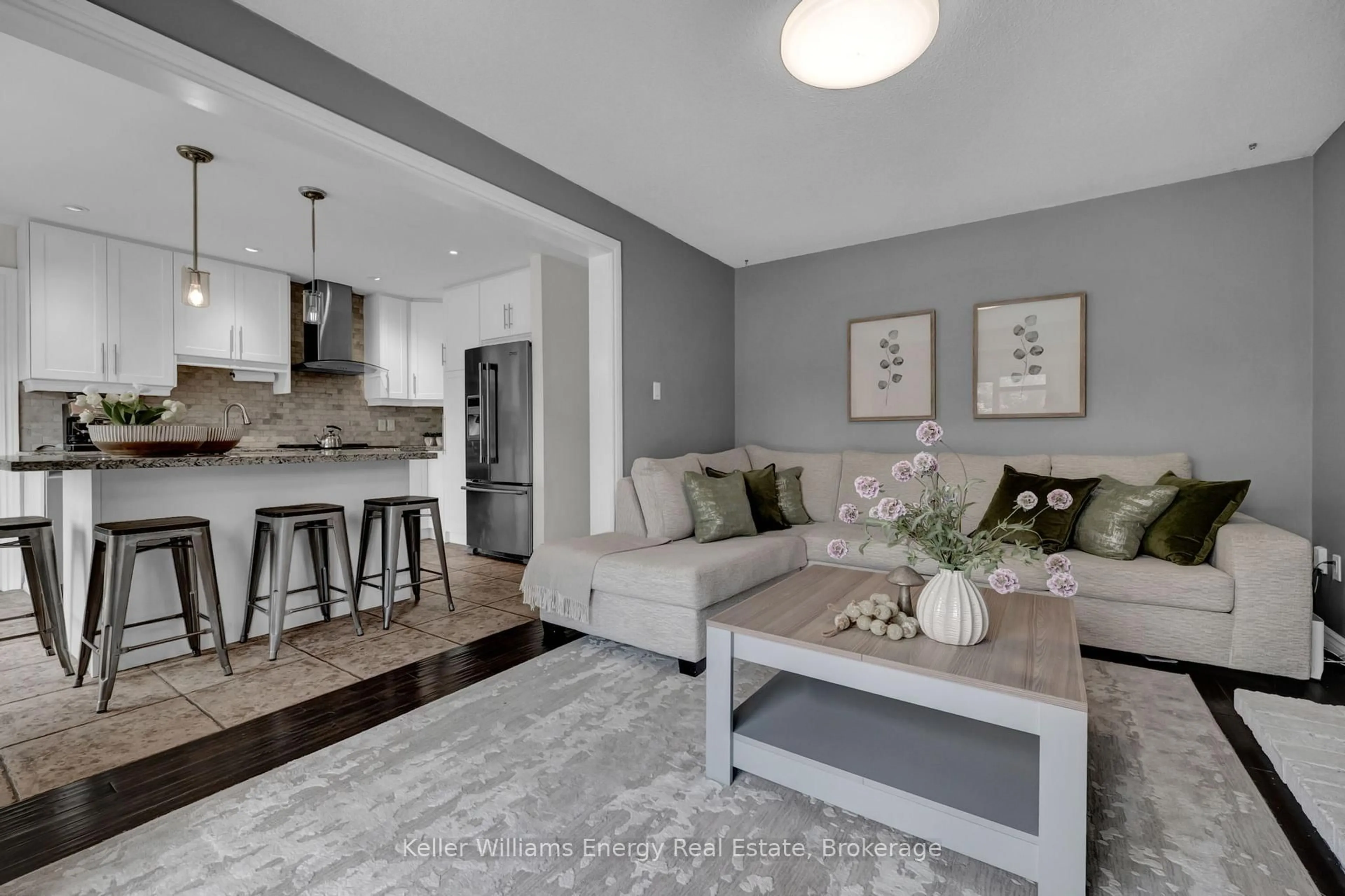 Living room with furniture, unknown for 25 Fieldview Cres, Whitby Ontario L1N 8B5